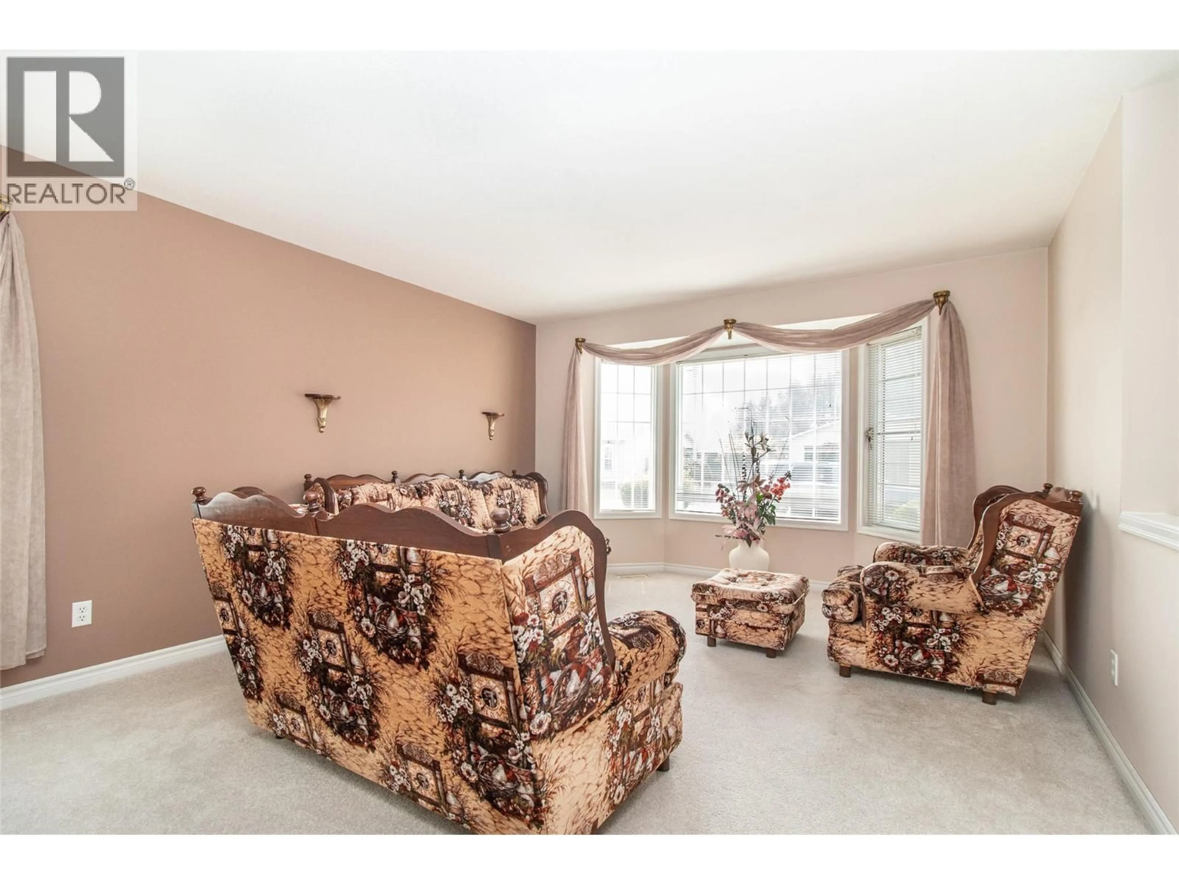 Living room with furniture, unknown for 442 - 1260 RAYMER AVENUE, Kelowna British Columbia V1W3S5