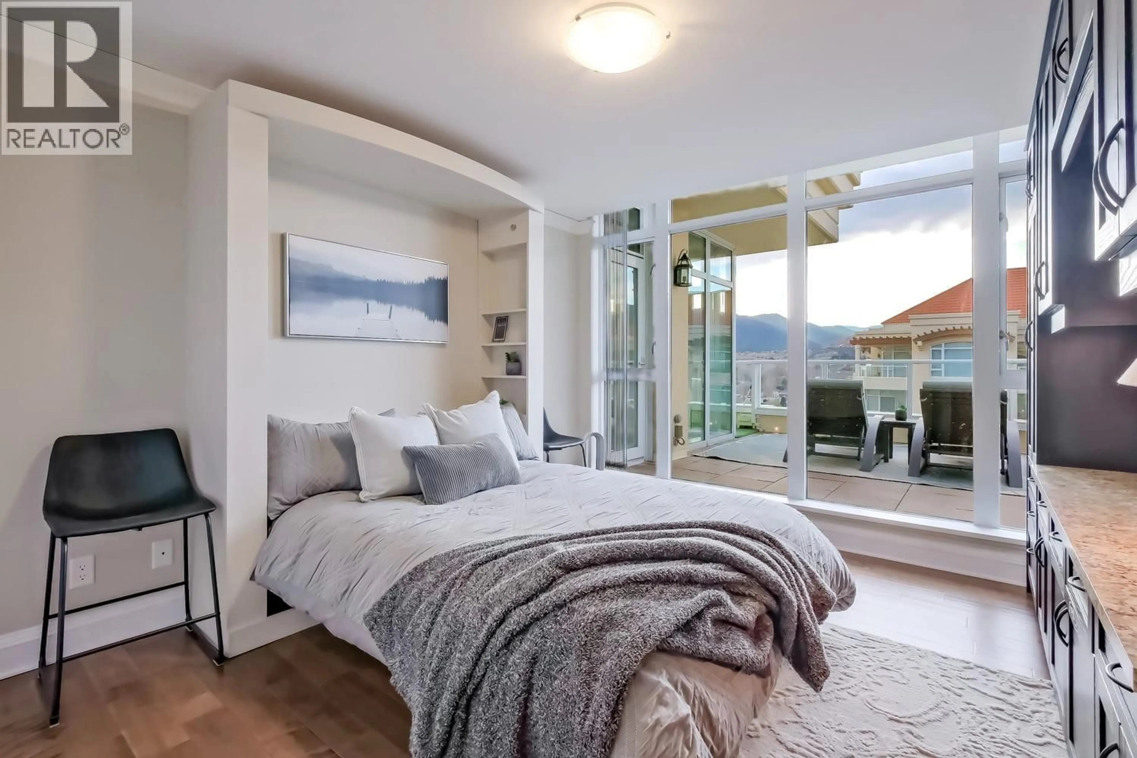 Bedroom with bed, unknown for 1501 - 75 MARTIN STREET, Penticton British Columbia V2A5J9