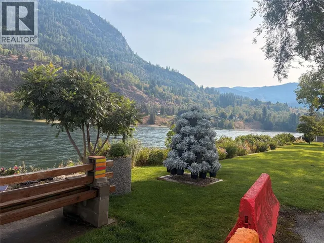 217 3RD AVENUE, Castlegar 3