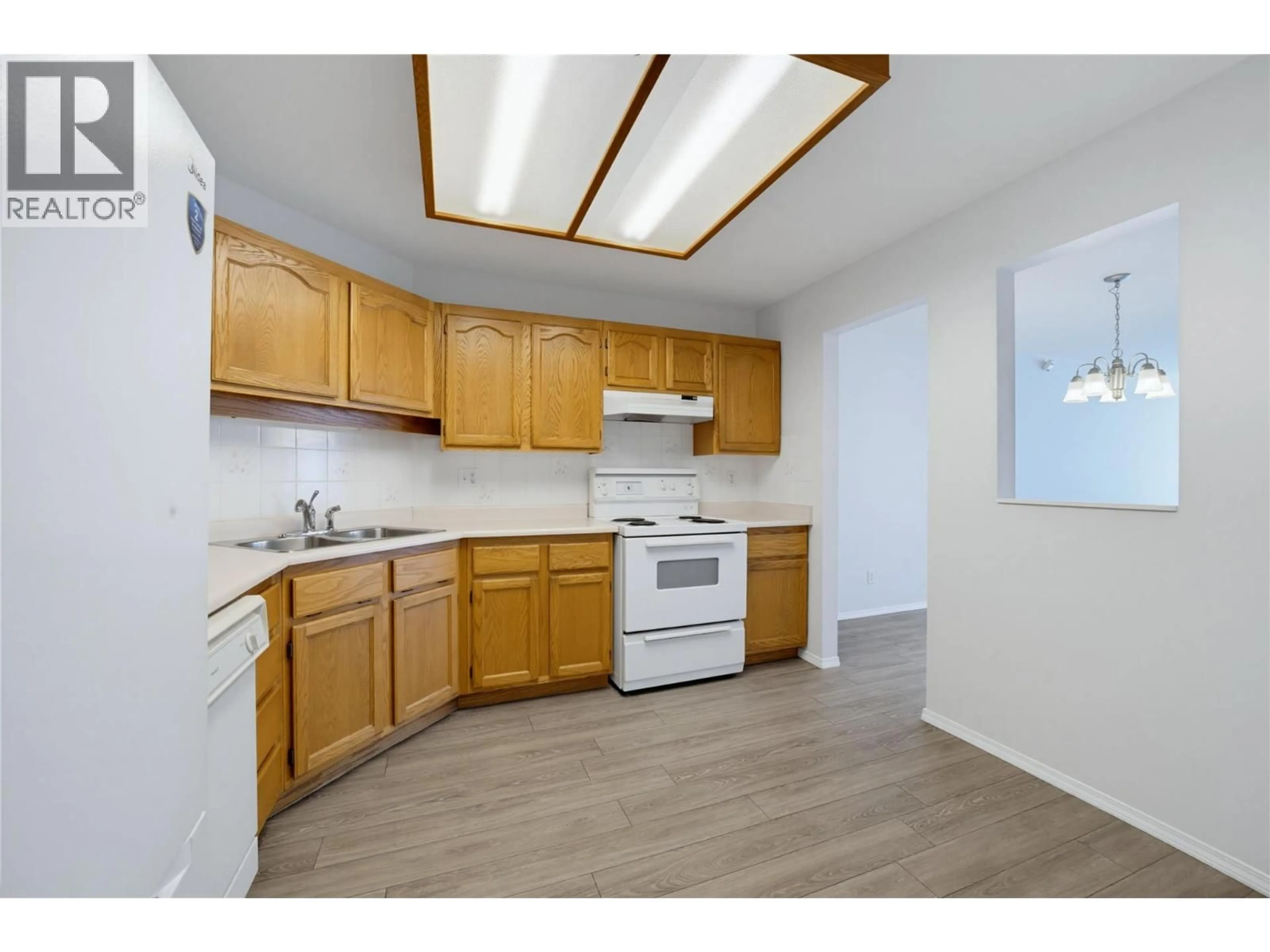 Standard kitchen, unknown for 111 - 250 5 STREET SOUTHEAST, Salmon Arm British Columbia V1E1J8