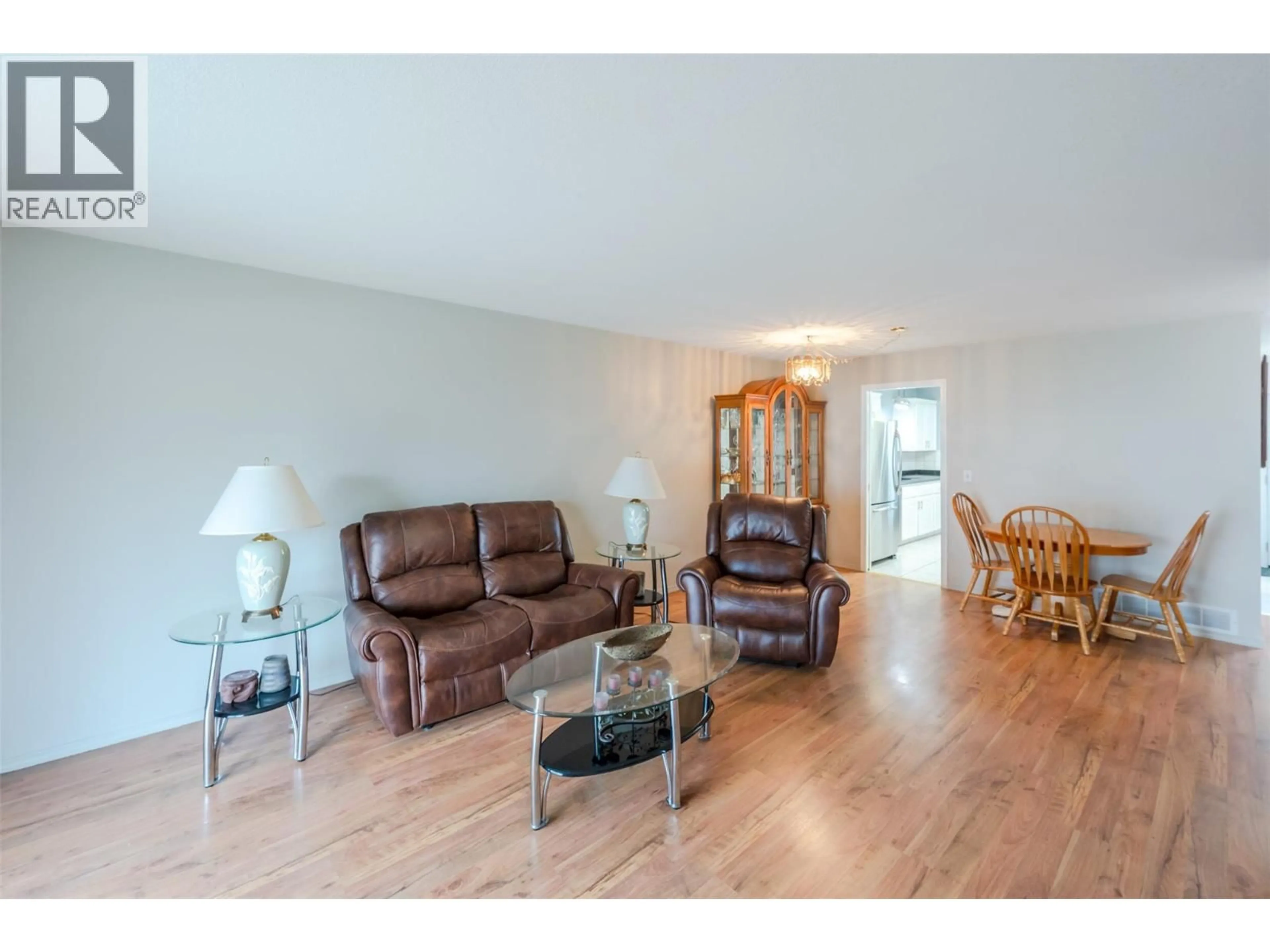 Living room with furniture, wood/laminate floor for 5 - 980 CEDAR STREET, Okanagan Falls British Columbia V0H1R4