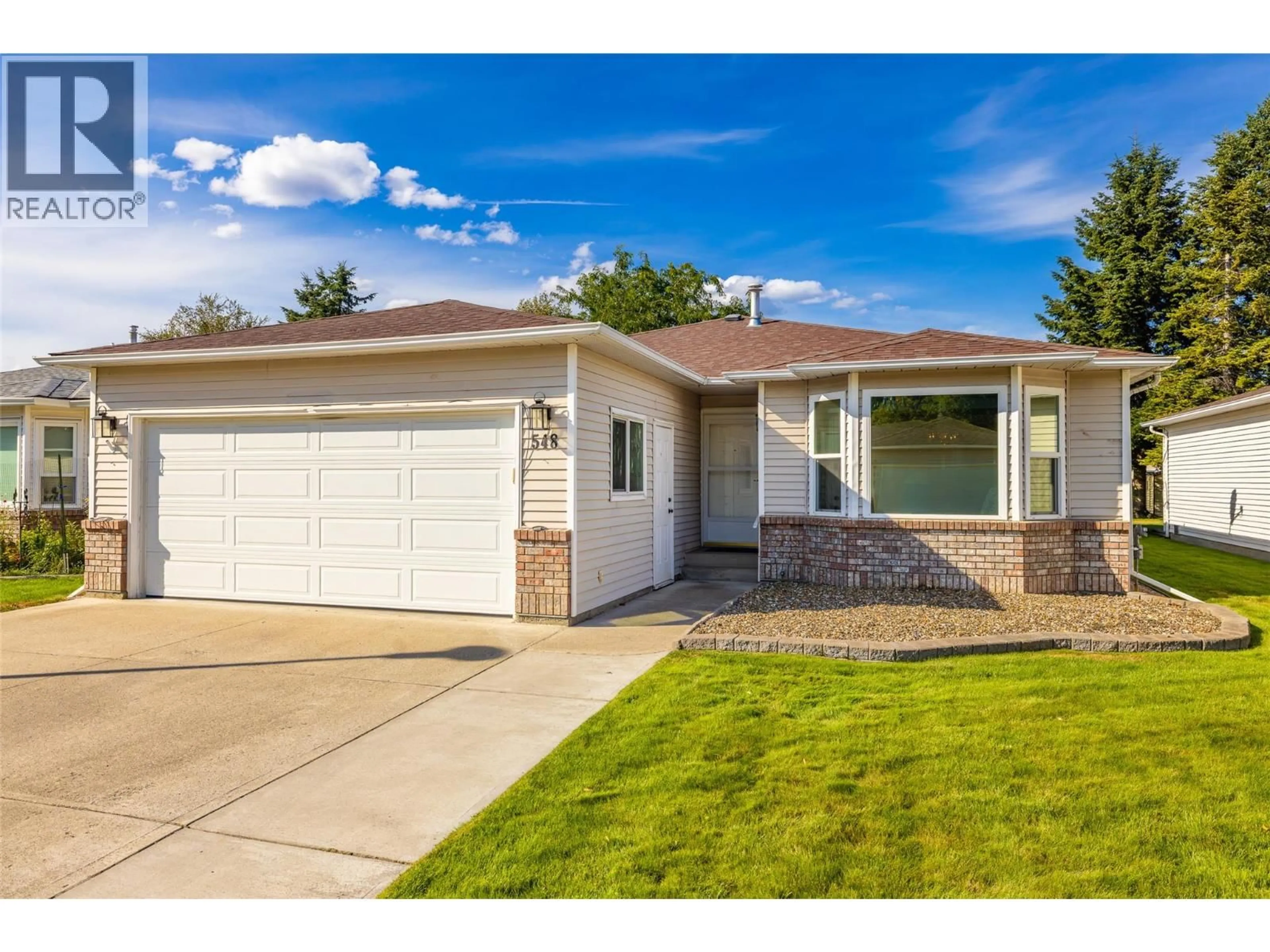 Home with vinyl exterior material, street for 548 - 1255 RAYMER AVENUE, Kelowna British Columbia V1W3C3