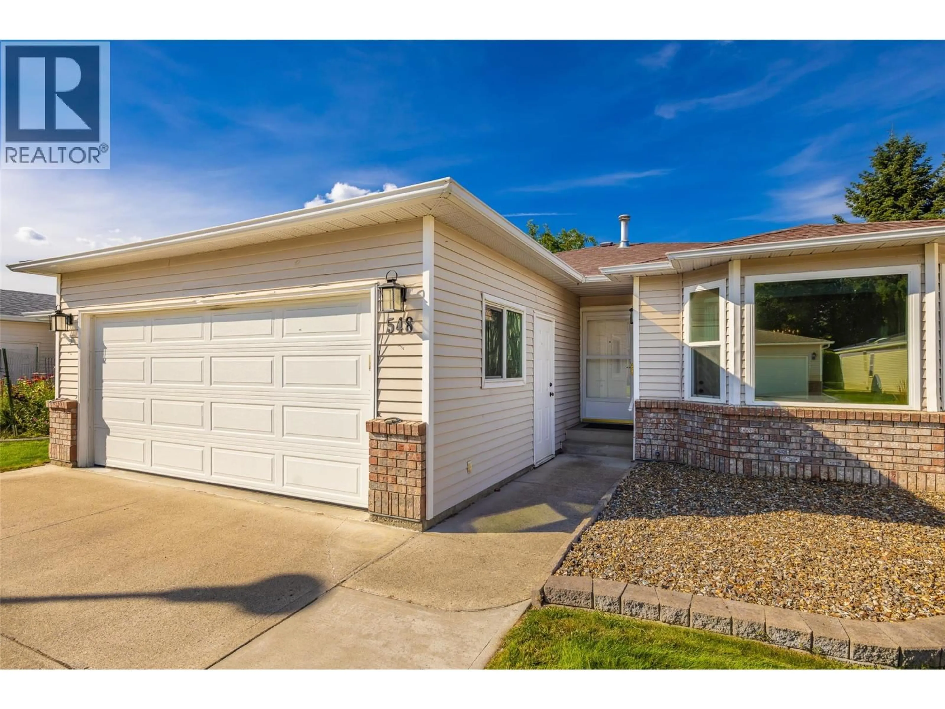 Home with vinyl exterior material, street for 548 - 1255 RAYMER AVENUE, Kelowna British Columbia V1W3C3