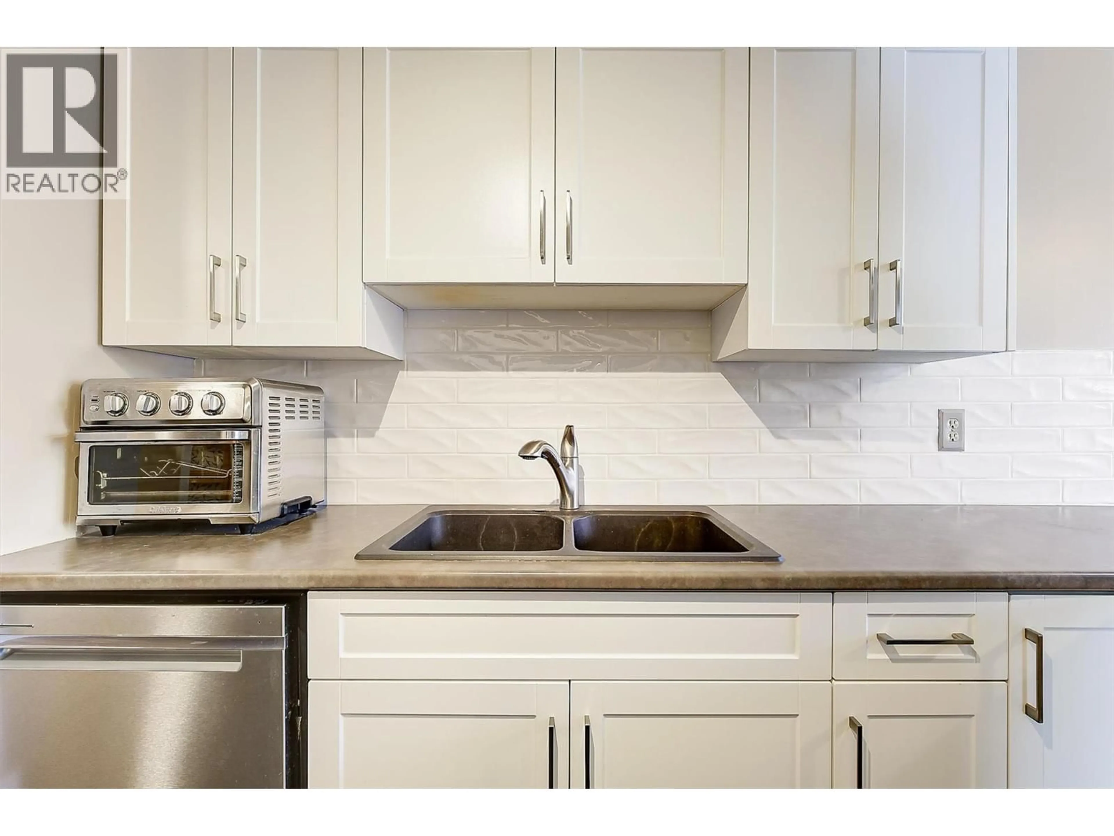 Standard kitchen, unknown for 216 - 3842 GORDON DRIVE, Kelowna British Columbia V1W3G4