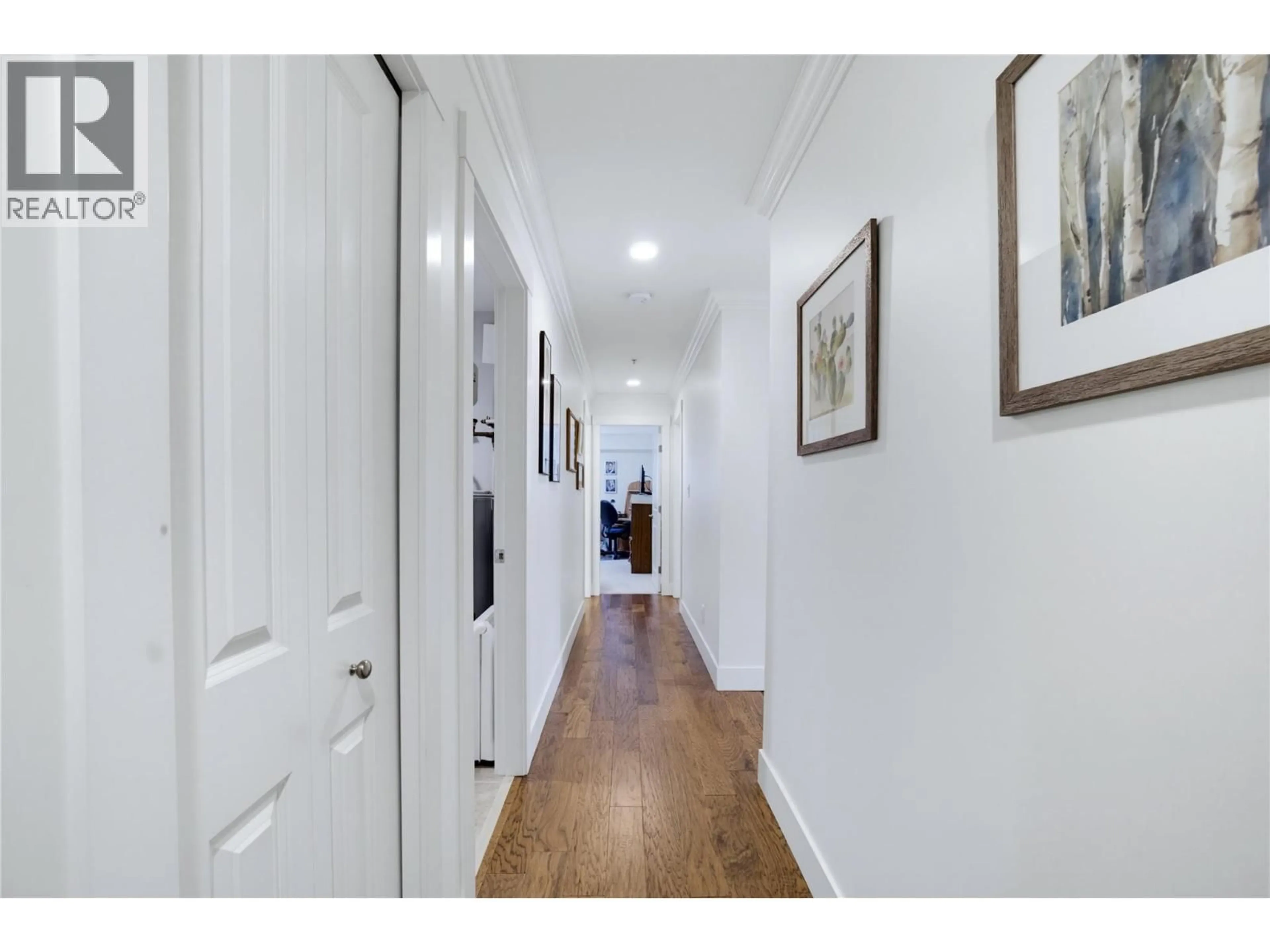 Indoor foyer for 106 - 330 4TH AVENUE SOUTHEAST, Salmon Arm British Columbia V1E0E2