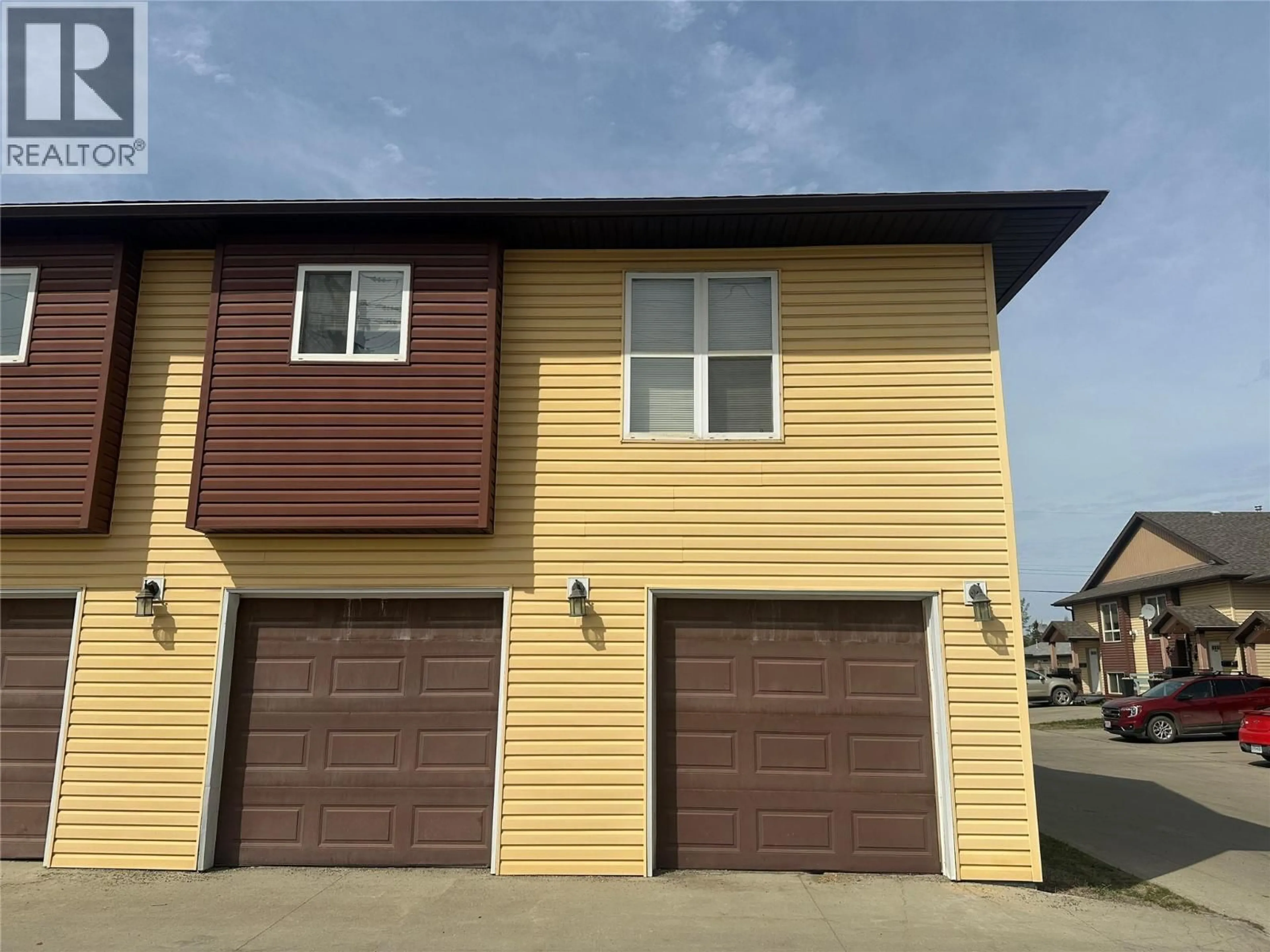 Home with vinyl exterior material, street for 111 - 10209 17 STREET, Dawson Creek British Columbia V1G4C3