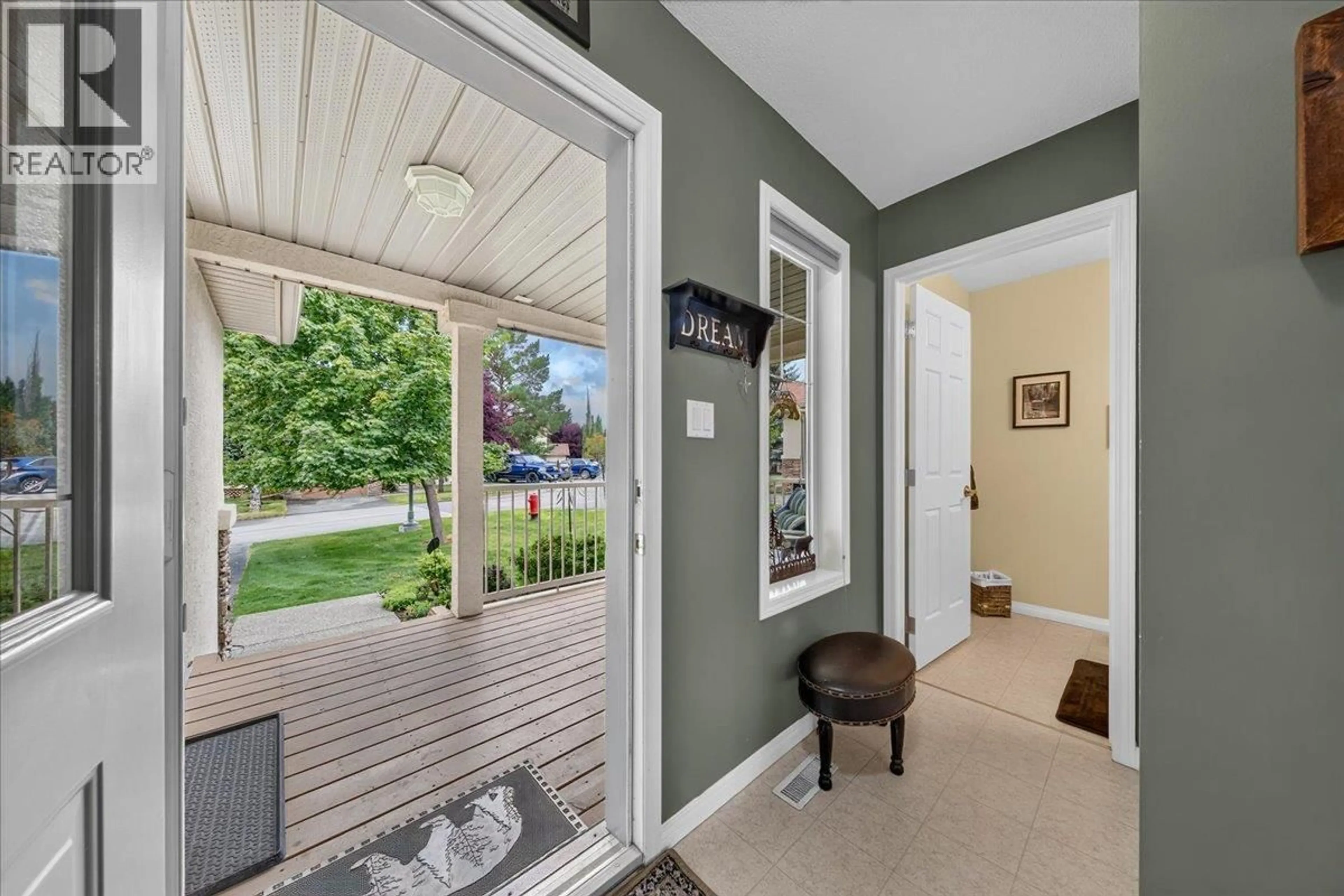 Indoor entryway for 145 - 4904 RIDGE ROAD, Radium Hot Springs British Columbia V0A1M0