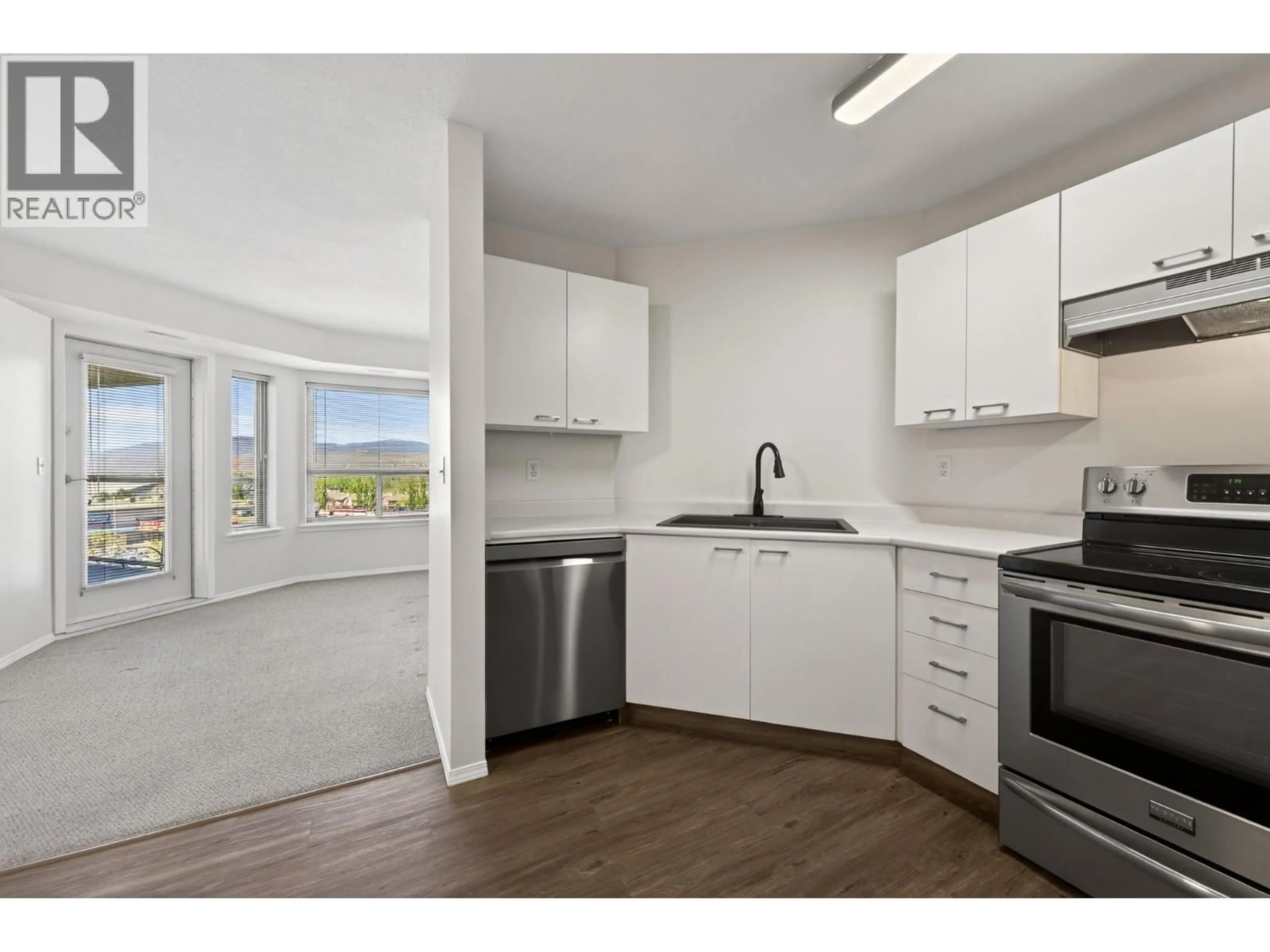 Standard kitchen, unknown for 605 - 629 LANSDOWNE STREET, Kamloops British Columbia V2C1Y6