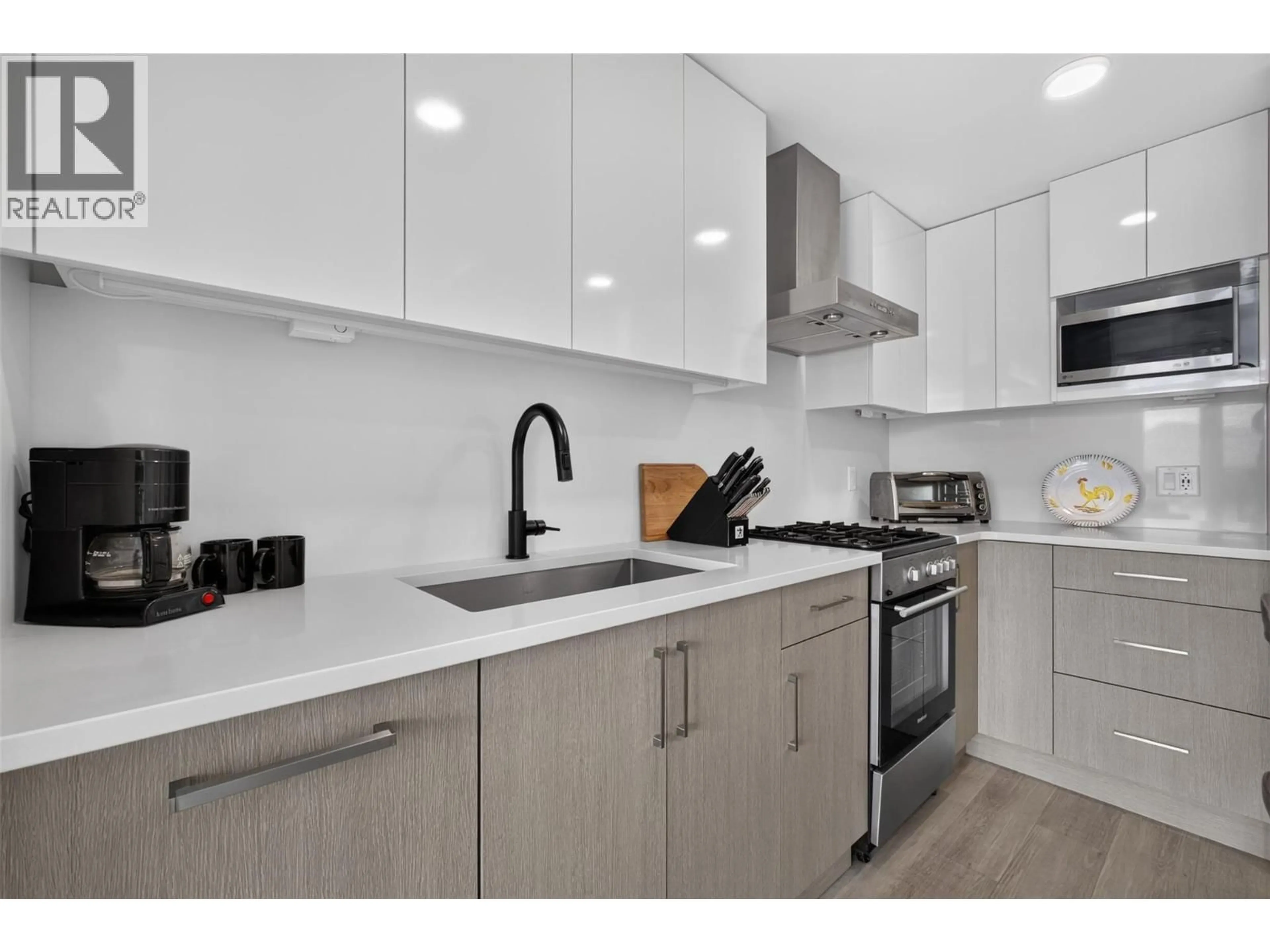 Standard kitchen, unknown for 903 - 1588 ELLIS STREET, Kelowna British Columbia V1Y2A6