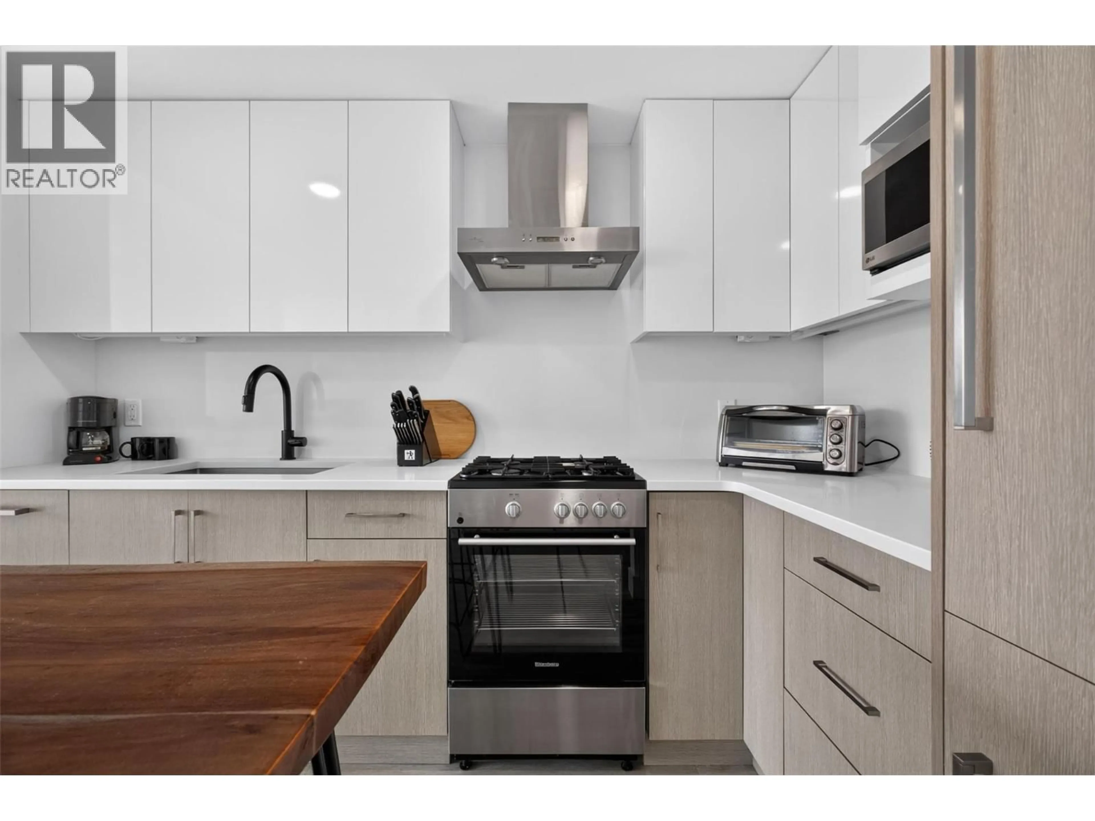 Standard kitchen, unknown for 903 - 1588 ELLIS STREET, Kelowna British Columbia V1Y2A6