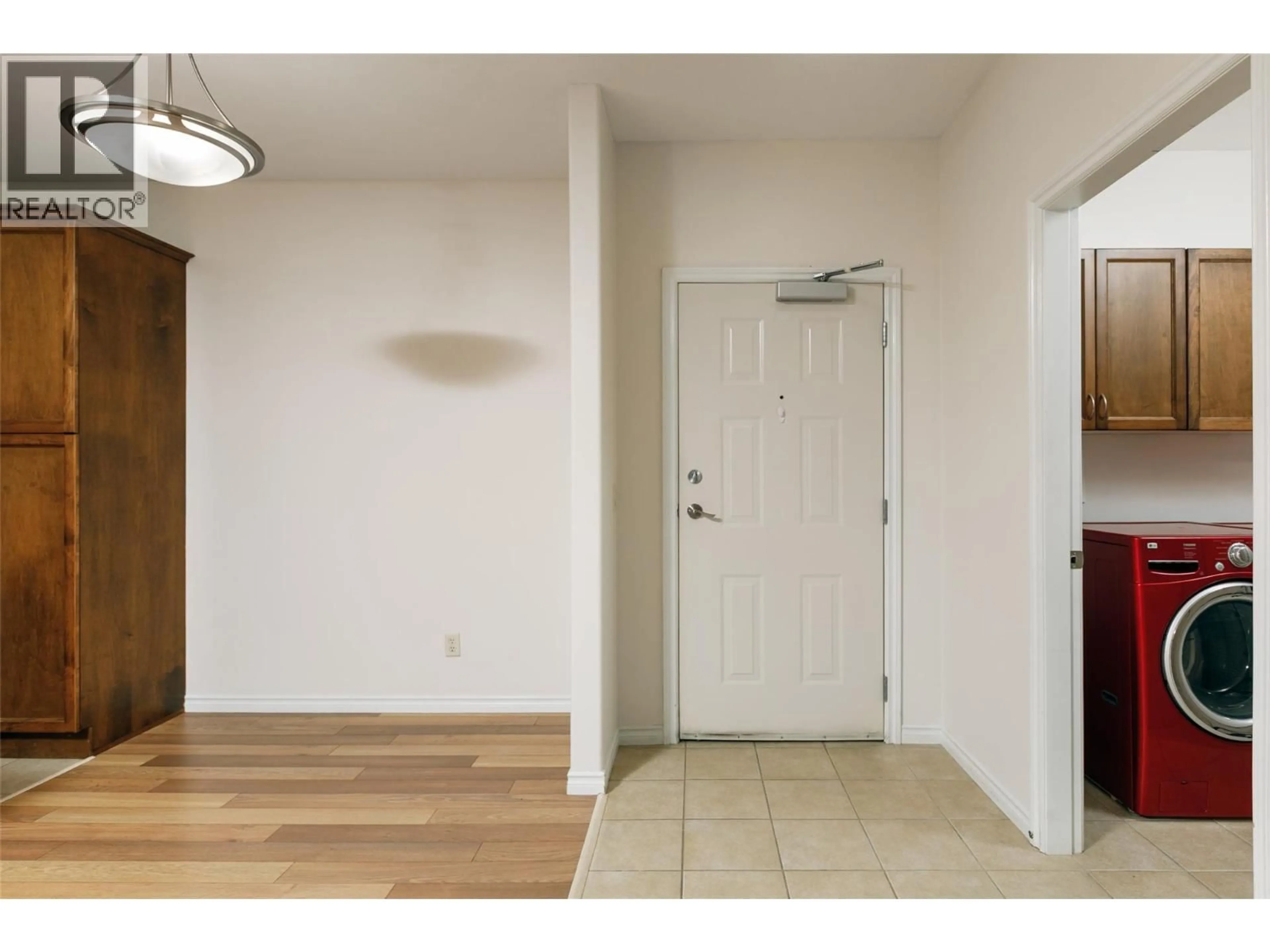 Indoor entryway for 208 - 1007 HARVEY AVENUE, Kelowna British Columbia V1Y6B1