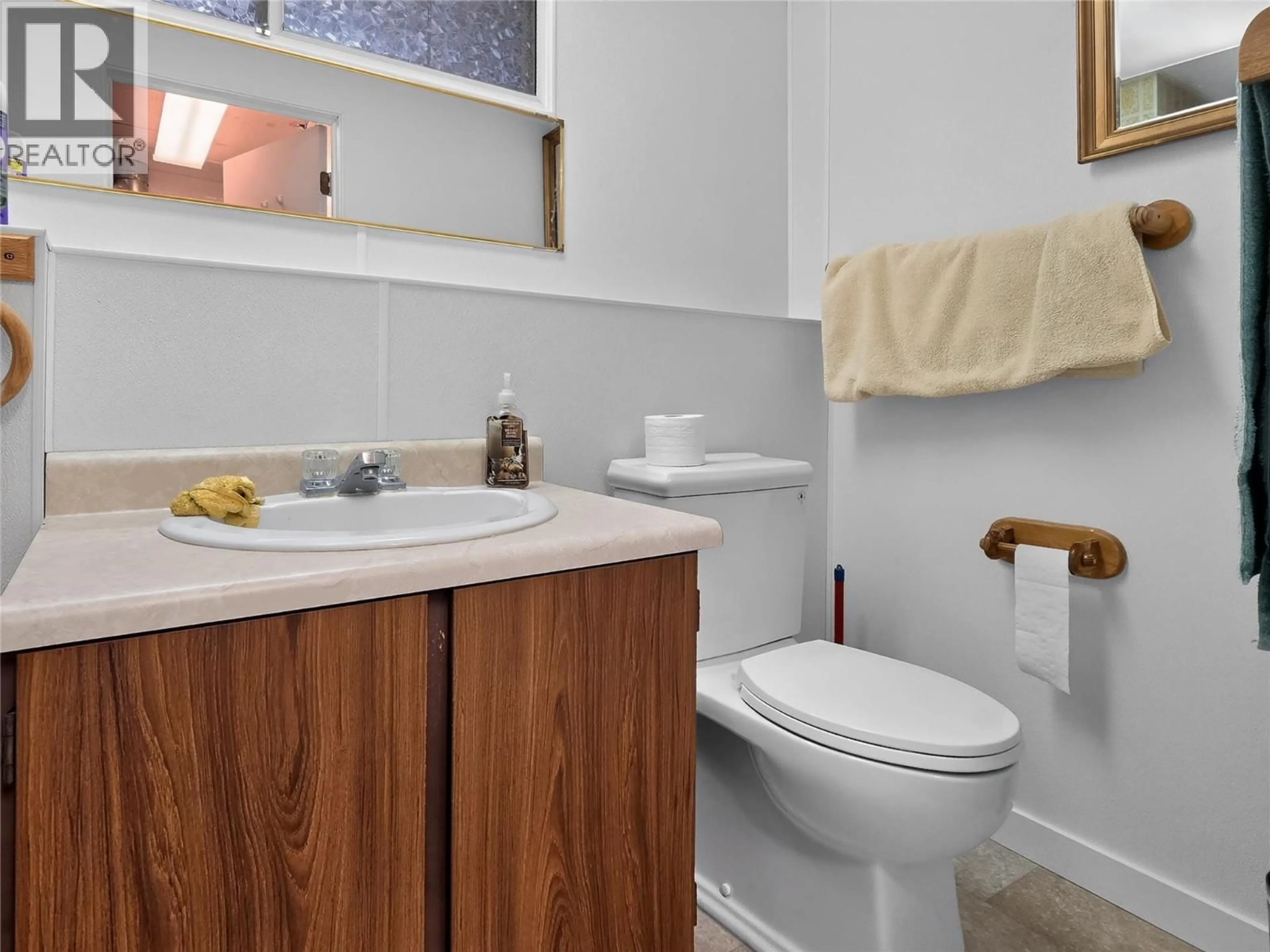 Standard bathroom, unknown for 1516 CUMMING BOULEVARD, Cache Creek British Columbia V0K1H0