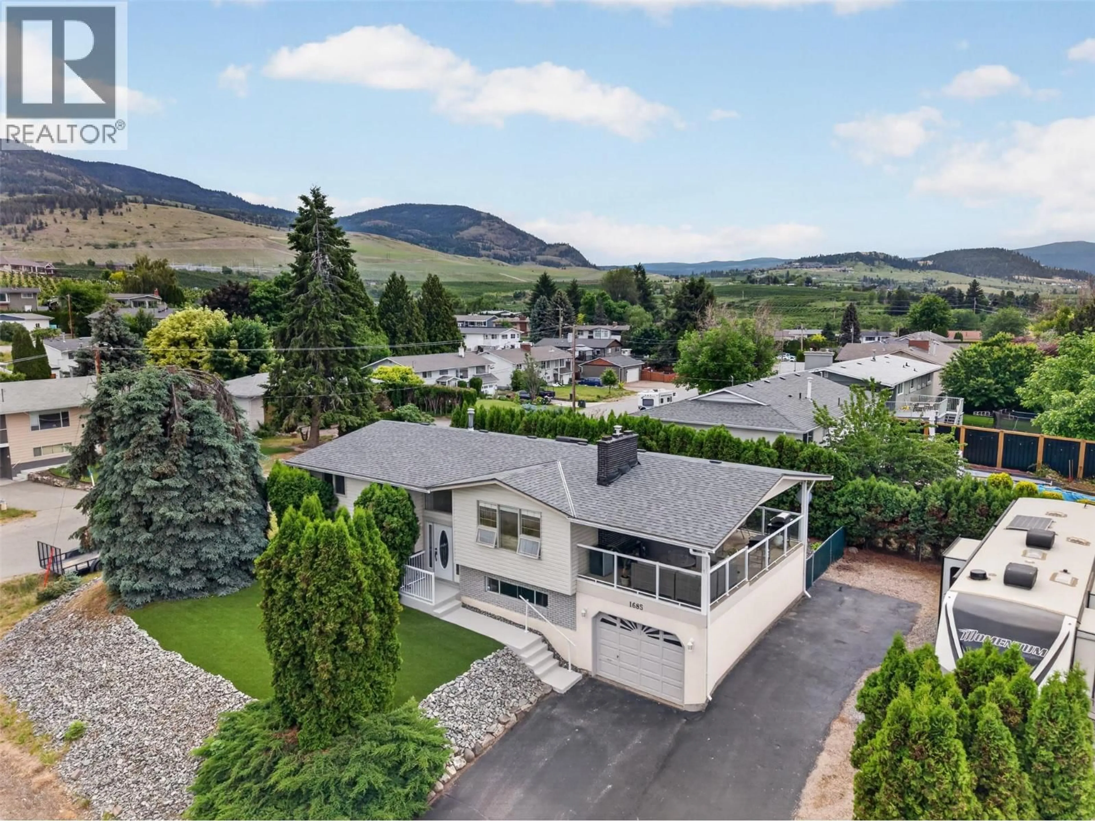 A pic from outside/outdoor area/front of a property/back of a property/a pic from drone, mountain view for 1685 JONATHAN ROAD, Kelowna British Columbia V1P1A7