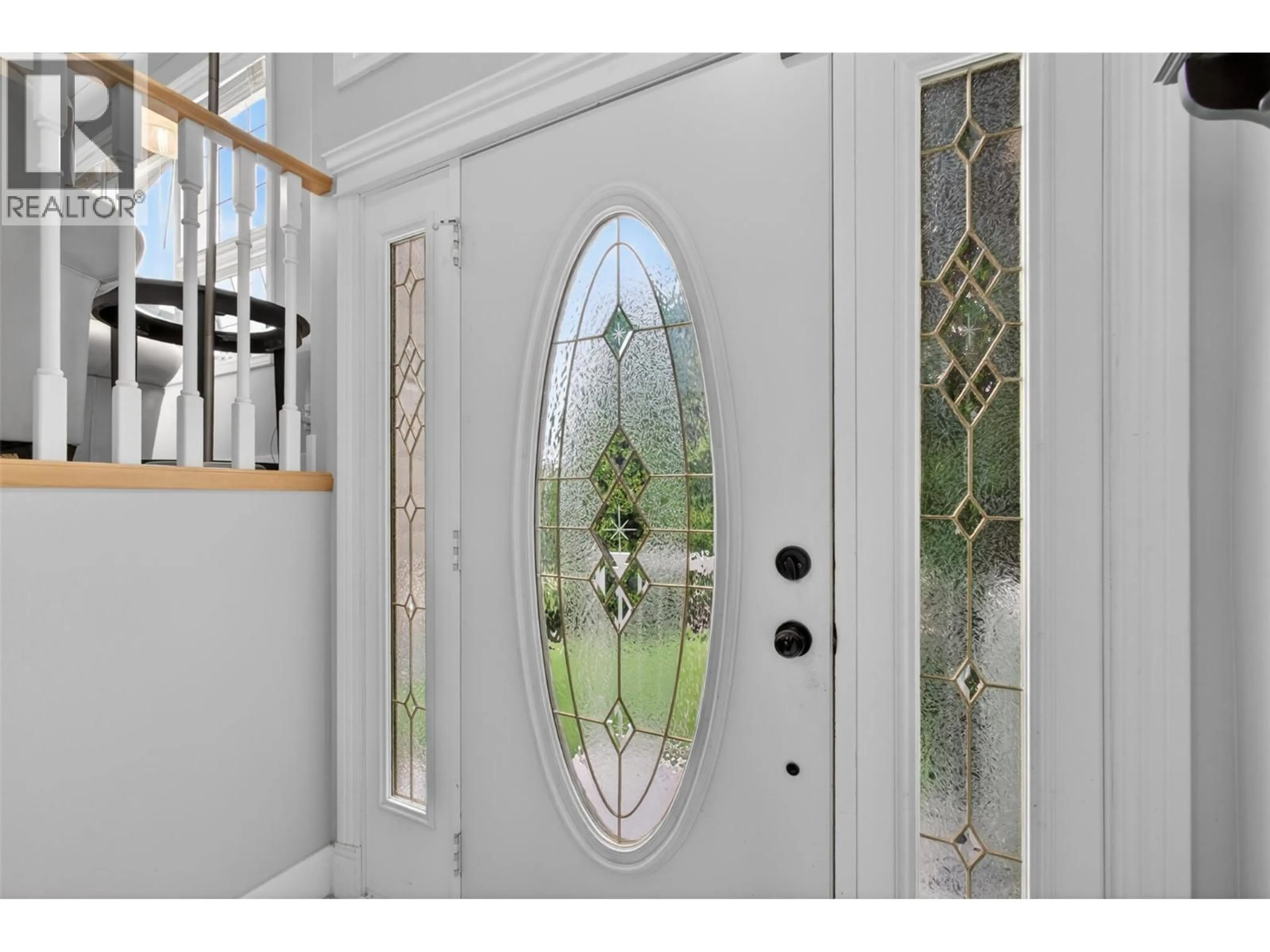 Indoor entryway for 1685 JONATHAN ROAD, Kelowna British Columbia V1P1A7