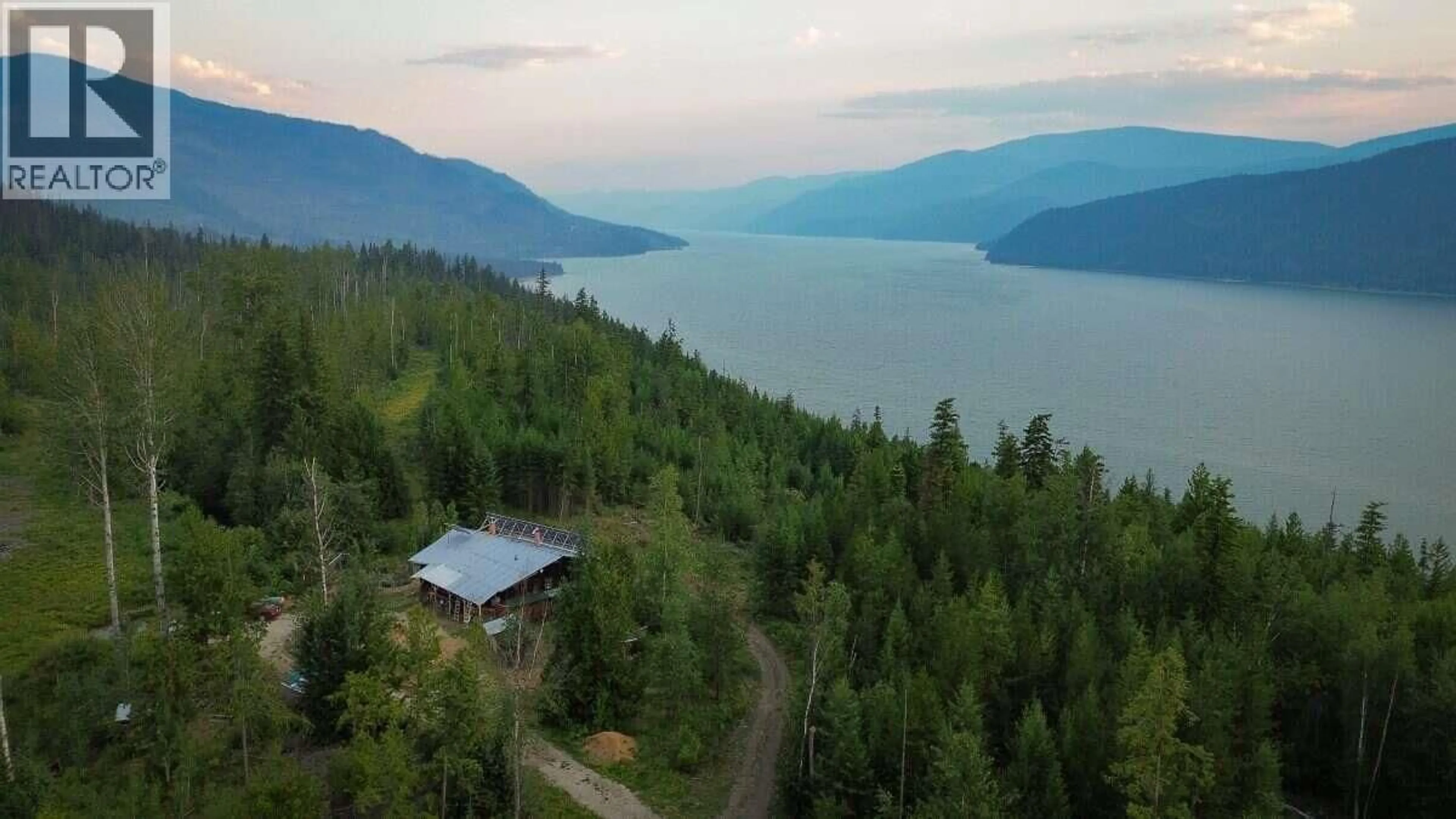 A pic from outside/outdoor area/front of a property/back of a property/a pic from drone, water/lake/river/ocean view for 804 APPLEGROVE ROAD, Fauquier British Columbia V0G1J0