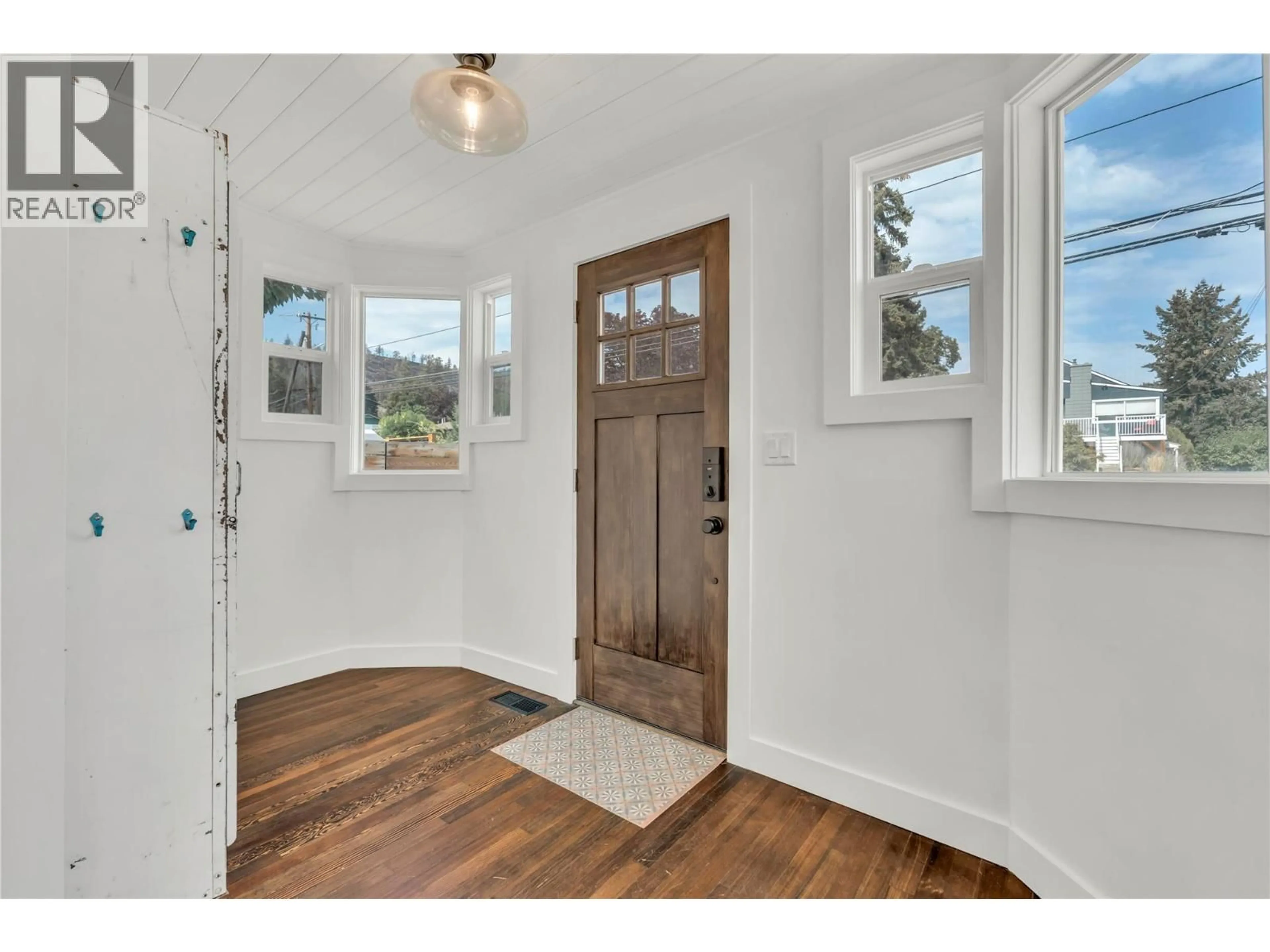 Indoor entryway for 11317 PRAIRIE VALLEY ROAD, Summerland British Columbia V0H1Z8