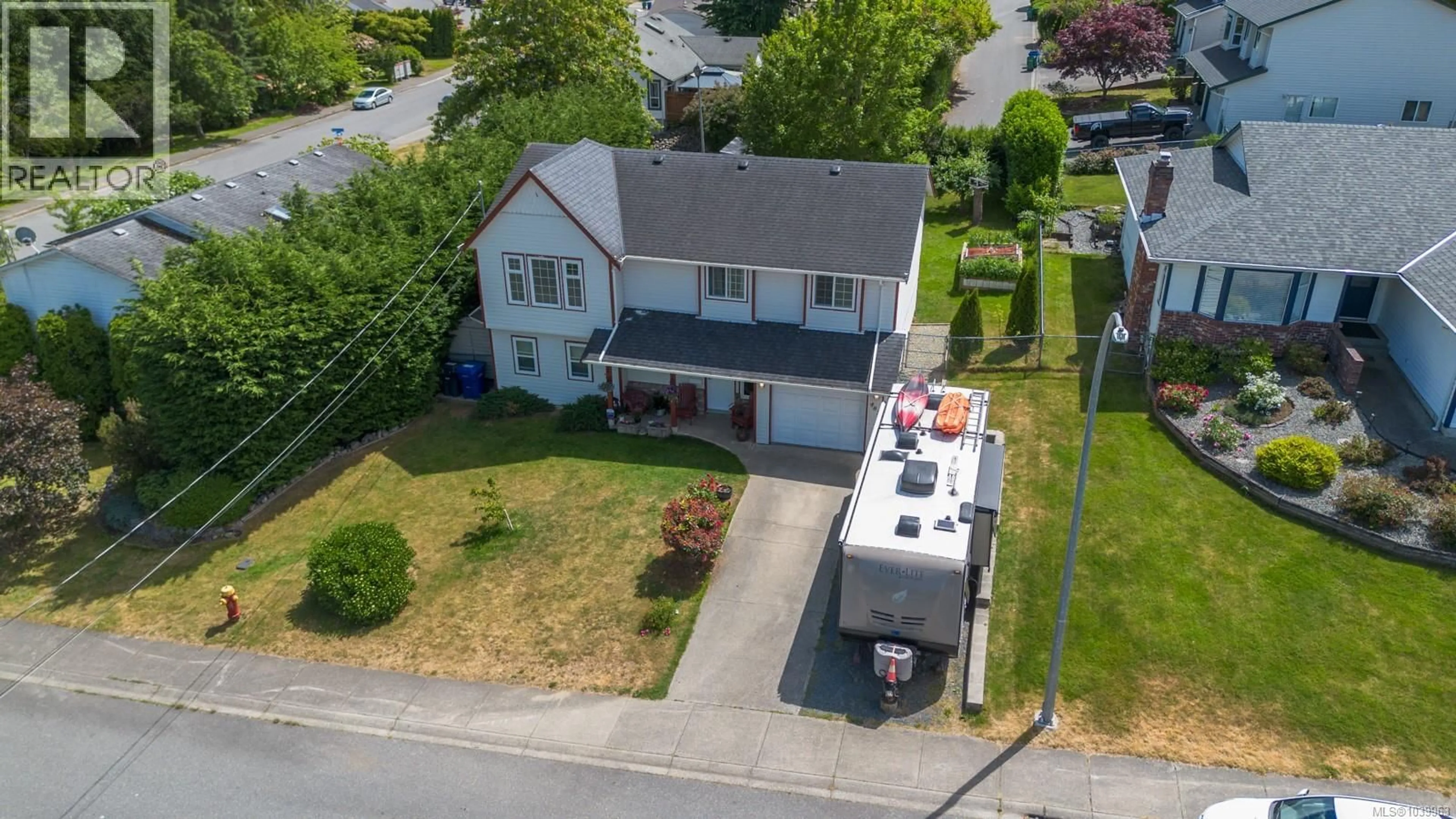 A pic from outside/outdoor area/front of a property/back of a property/a pic from drone, street for 487 NINTH STREET, Nanaimo British Columbia V9R6Z3