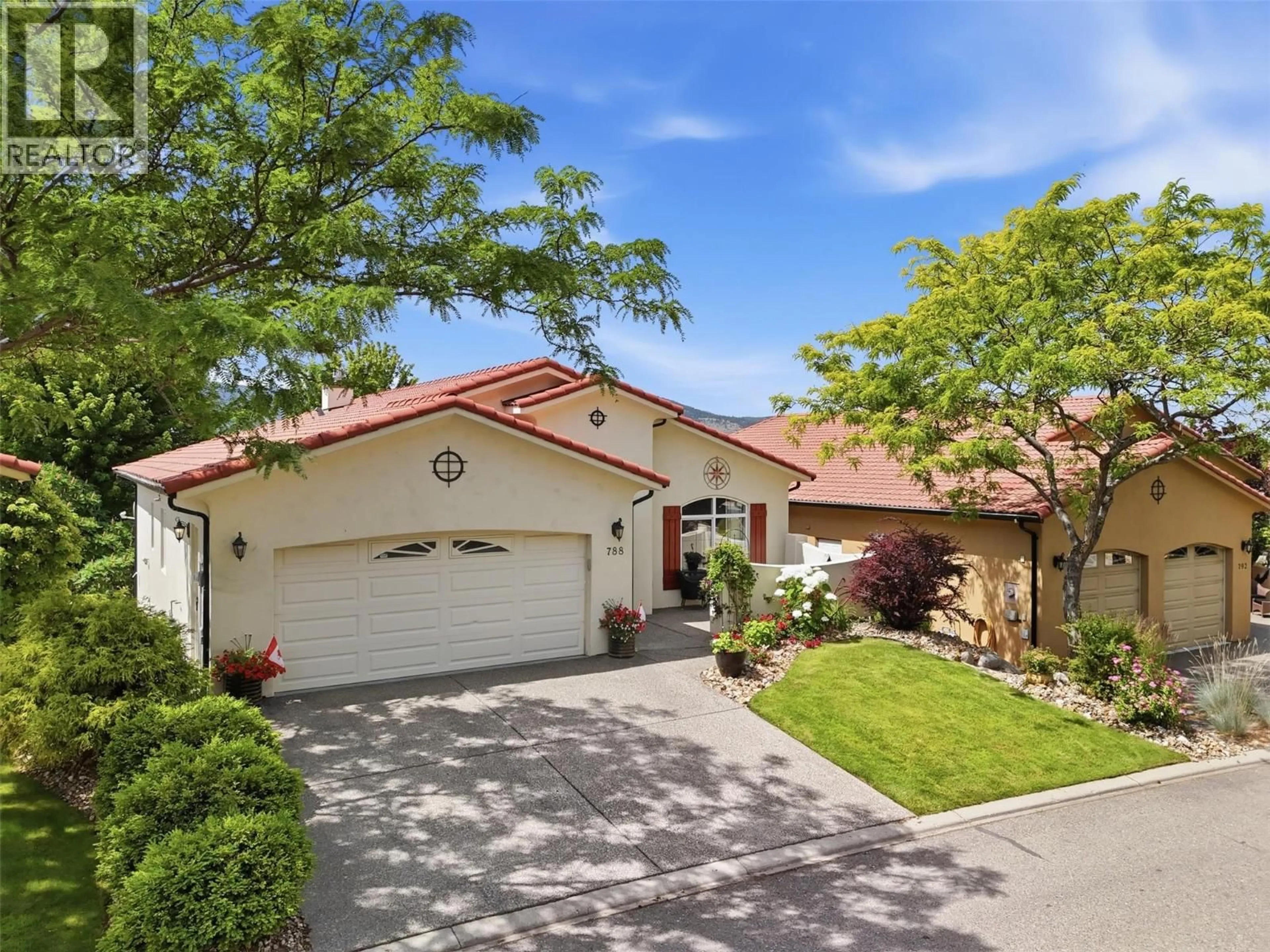 A pic from outside/outdoor area/front of a property/back of a property/a pic from drone, street for 788 ROSEWOOD CRESCENT, Kamloops British Columbia V2H1S4