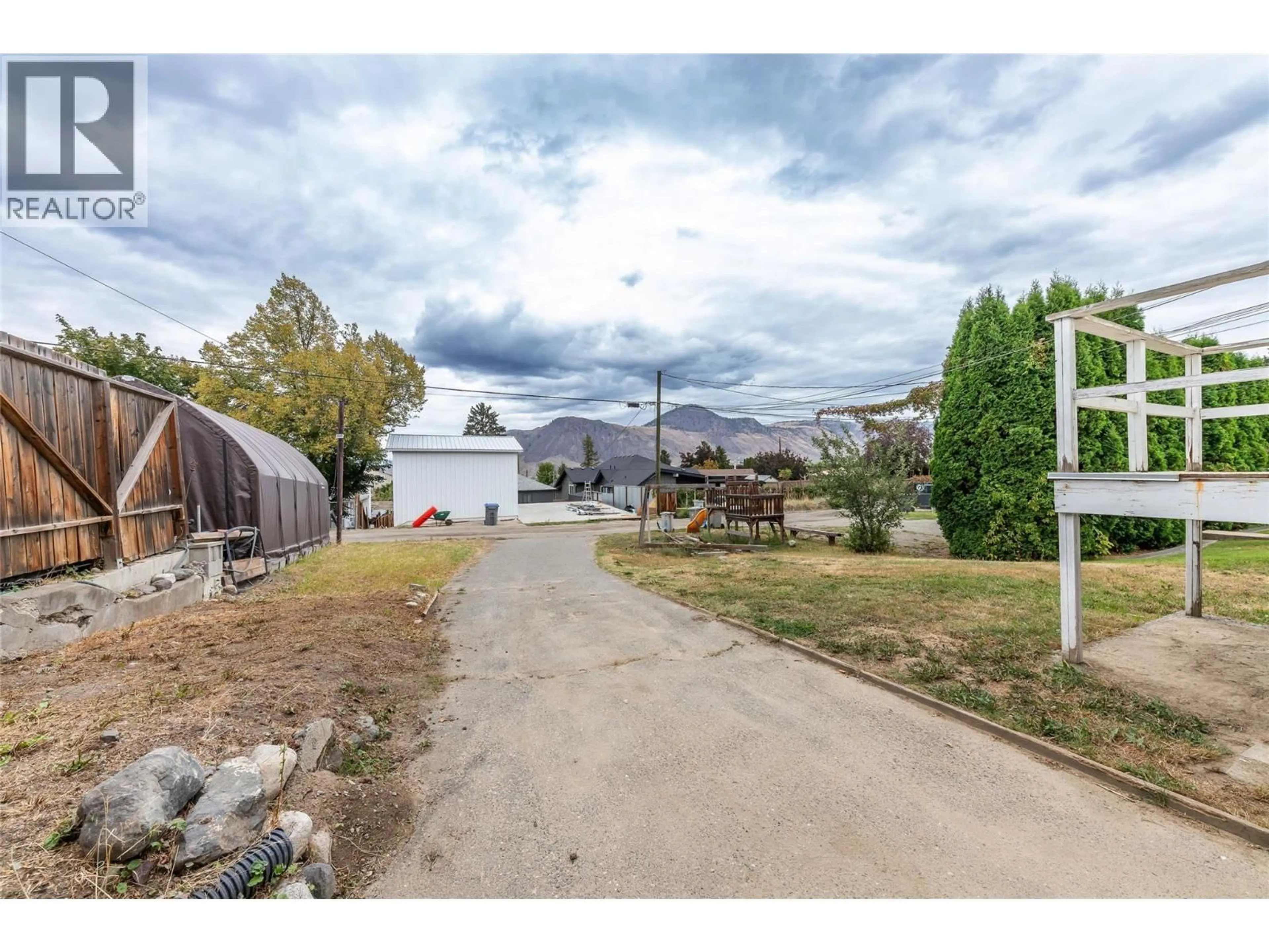 A pic from outside/outdoor area/front of a property/back of a property/a pic from drone, street for 668 MUNRO STREET, Kamloops British Columbia V2C3E6