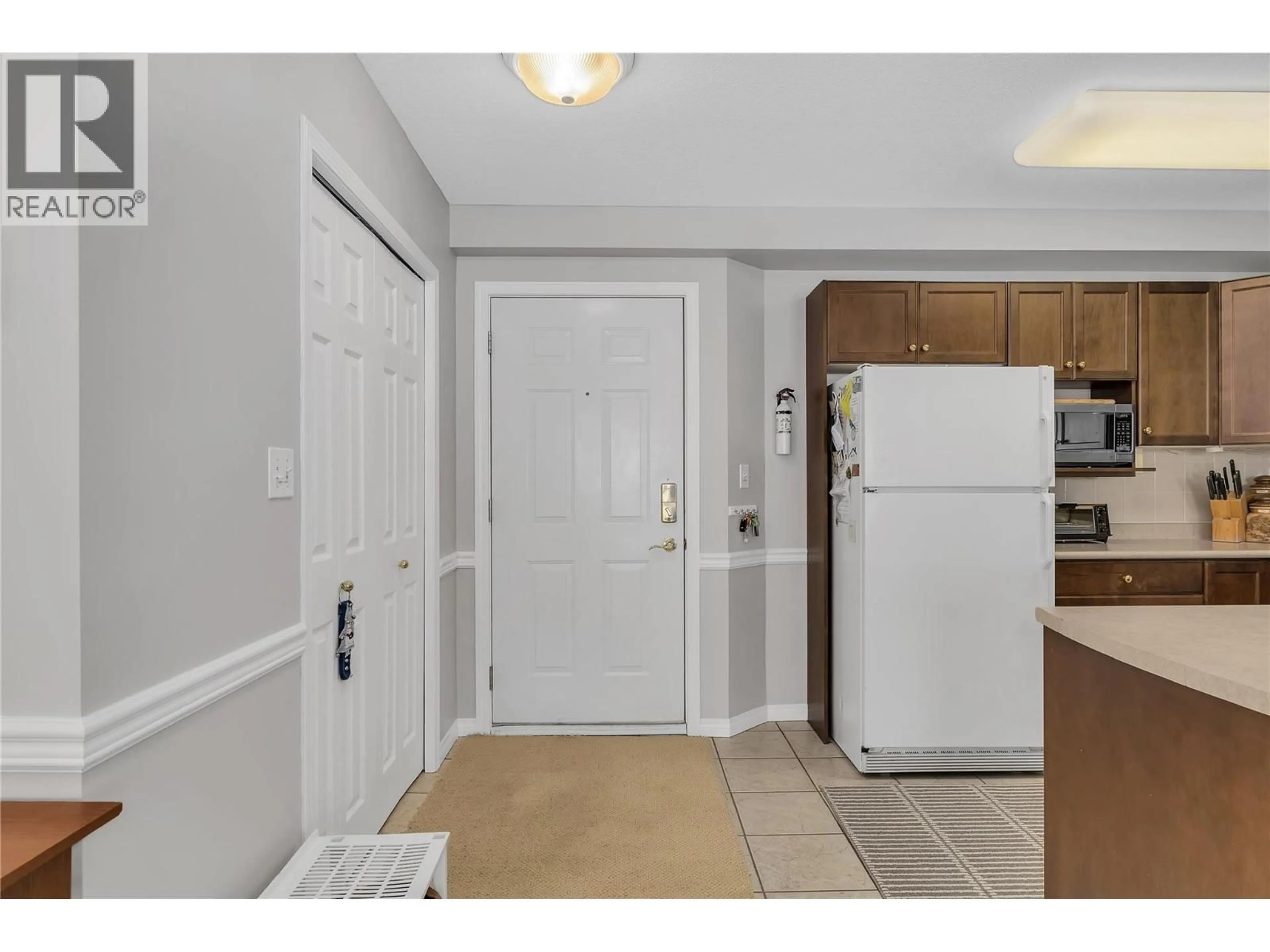 Indoor entryway for 402 - 215 KETTLEVIEW ROAD, Big White British Columbia V1P1P3