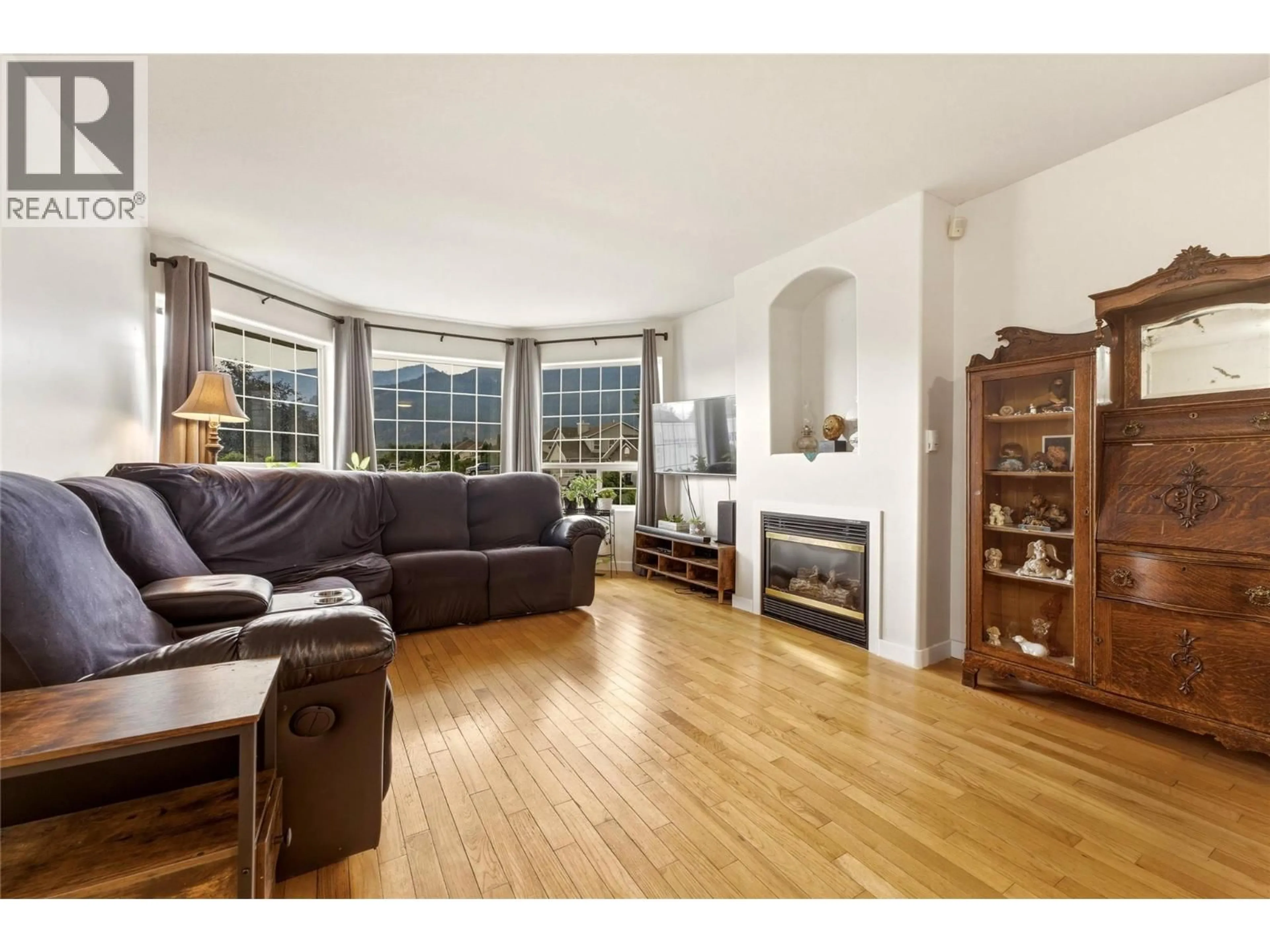 Living room with furniture, wood/laminate floor for 2419 BRADLEY DRIVE, Armstrong British Columbia V0E1B1
