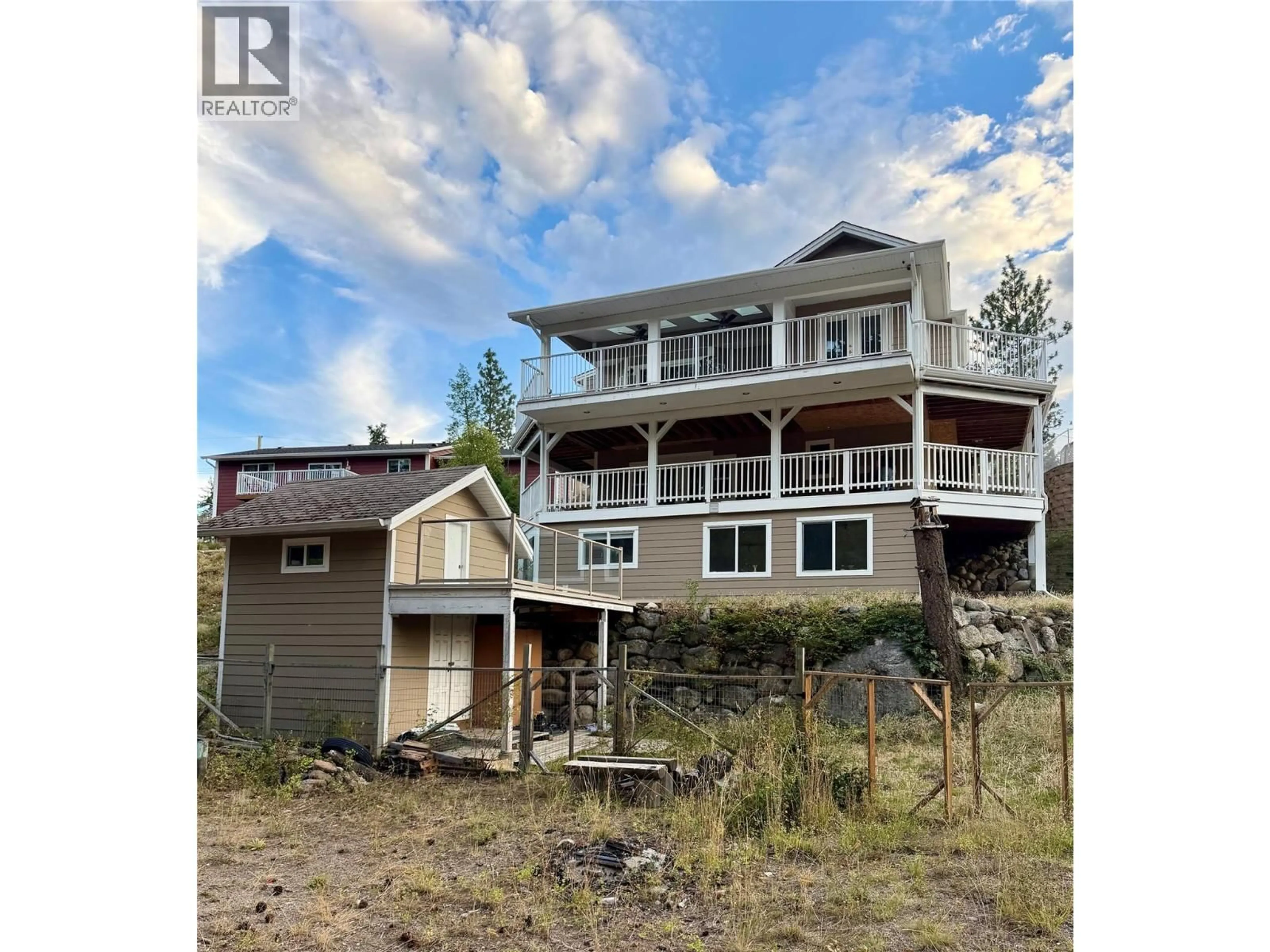 A pic from outside/outdoor area/front of a property/back of a property/a pic from drone, water/lake/river/ocean view for 674 MUIR ROAD, Kelowna British Columbia V1Z3W2