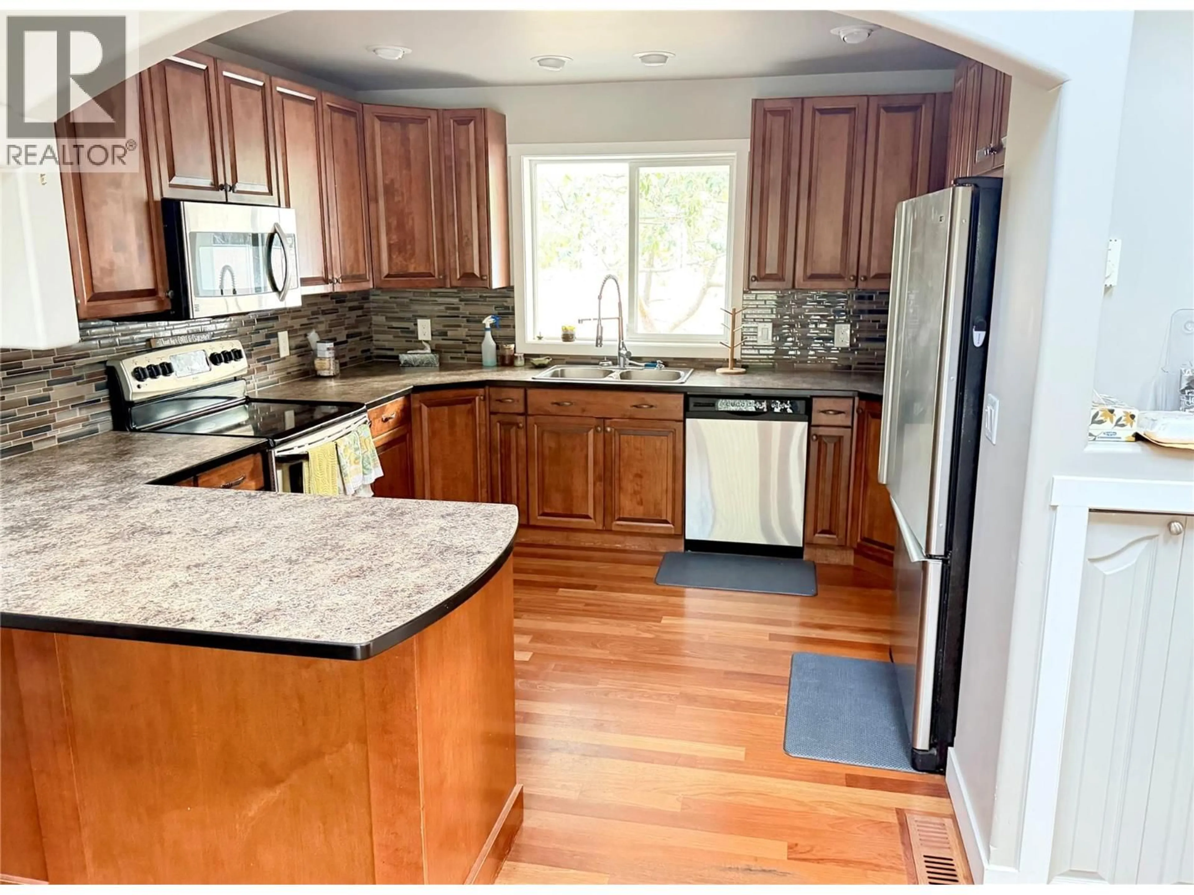 Open concept kitchen, unknown for 674 MUIR ROAD, Kelowna British Columbia V1Z3W2