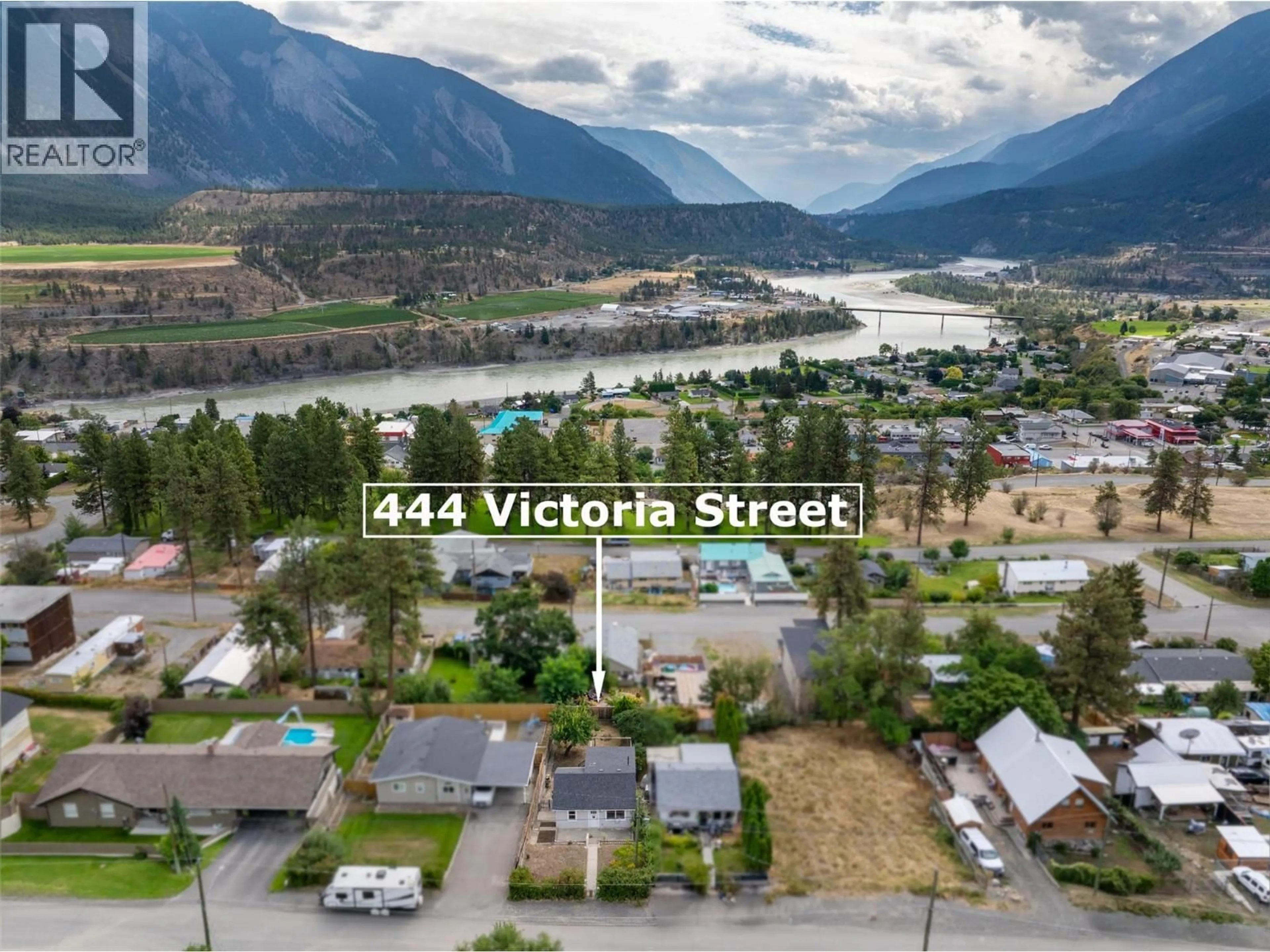 A pic from outside/outdoor area/front of a property/back of a property/a pic from drone, street for 444 VICTORIA STREET, Lillooet British Columbia V0K1V0
