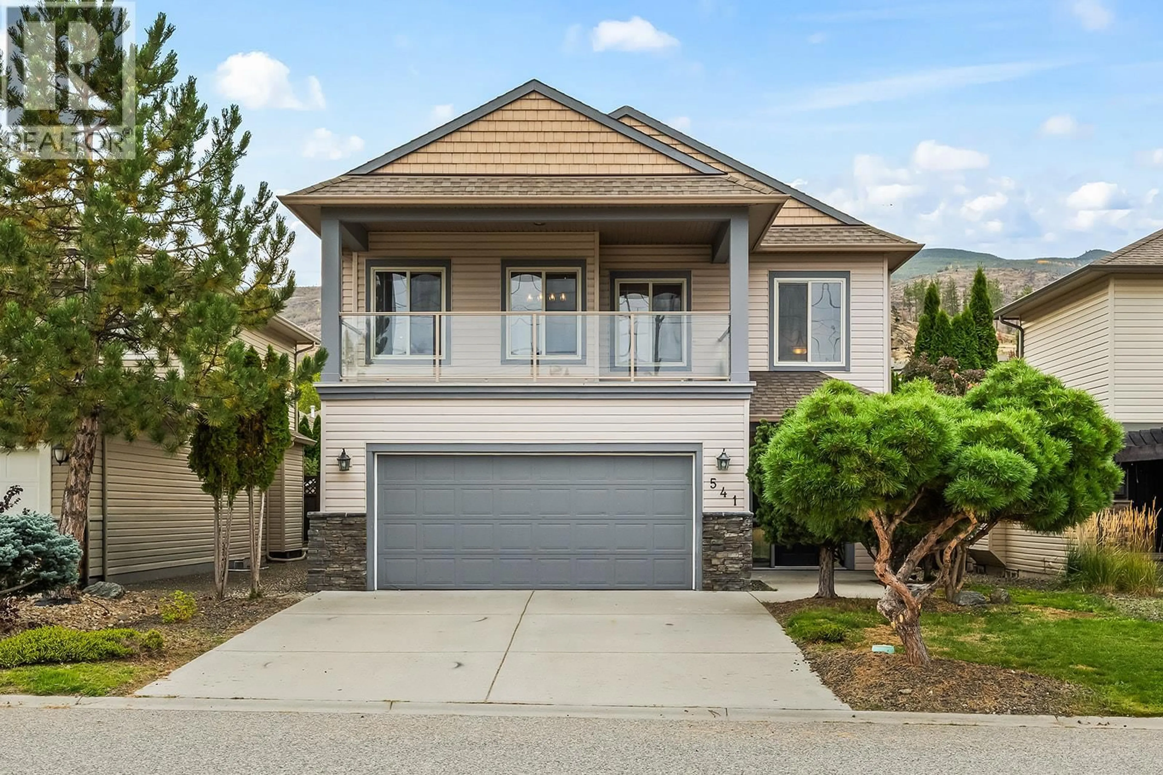 Home with vinyl exterior material, street for 541 QUARTZ CRESCENT, Kelowna British Columbia V1W5C5