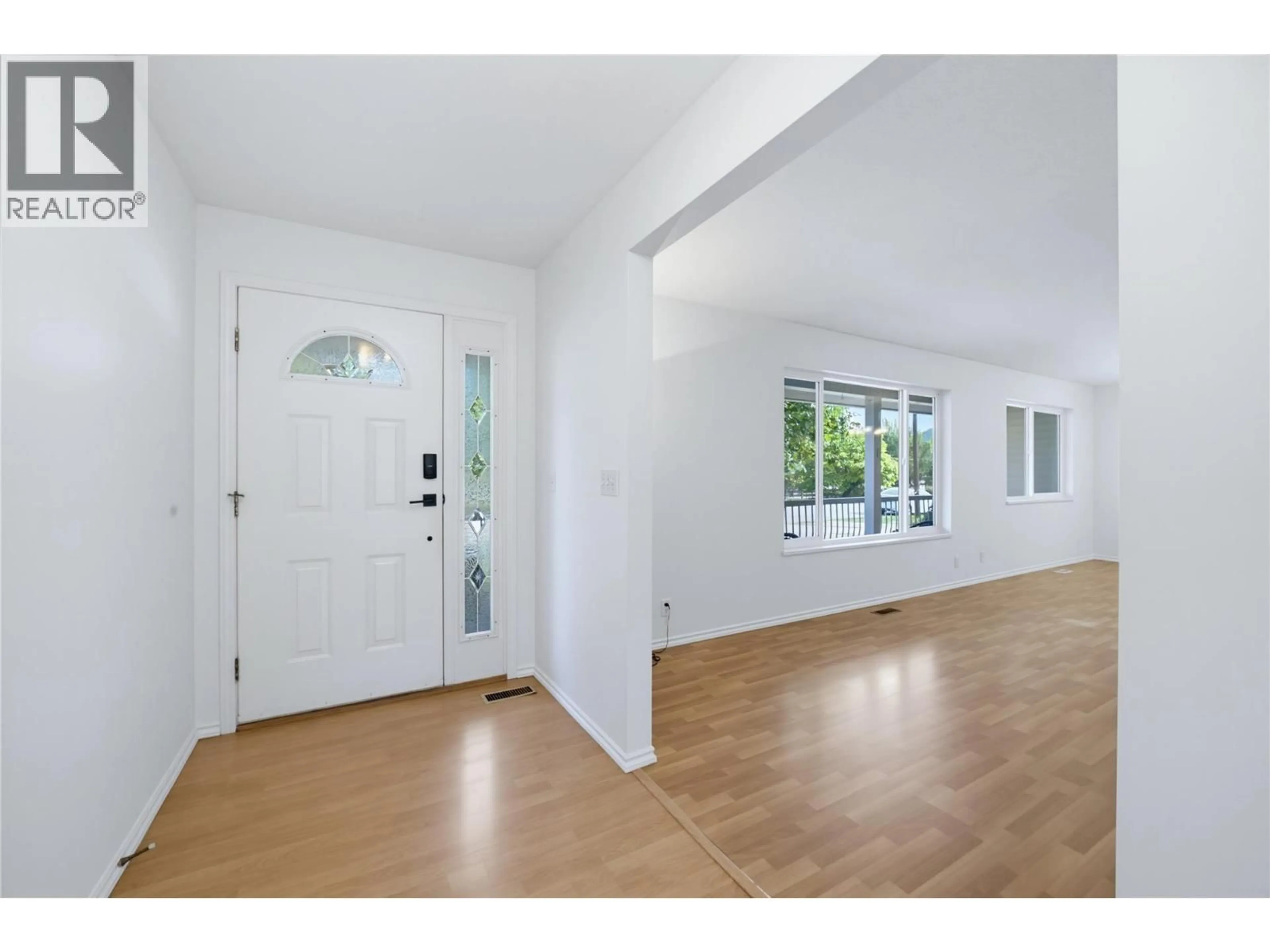 Indoor entryway for 5080 70 AVENUE NORTHEAST, Salmon Arm British Columbia V0E1K0