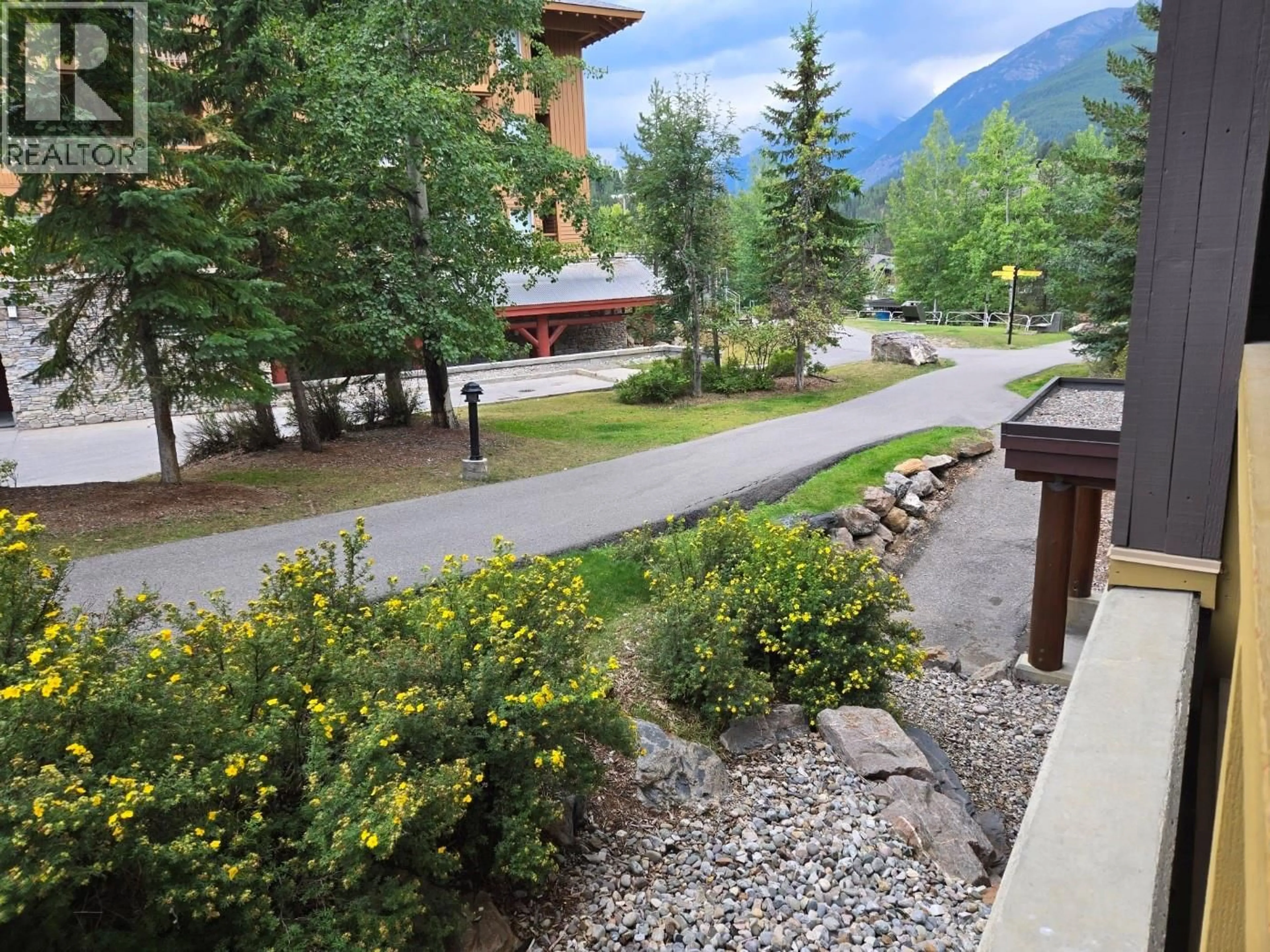 Patio, mountain view for 201B - 2070 SUMMIT DRIVE, Panorama British Columbia V0A1T0