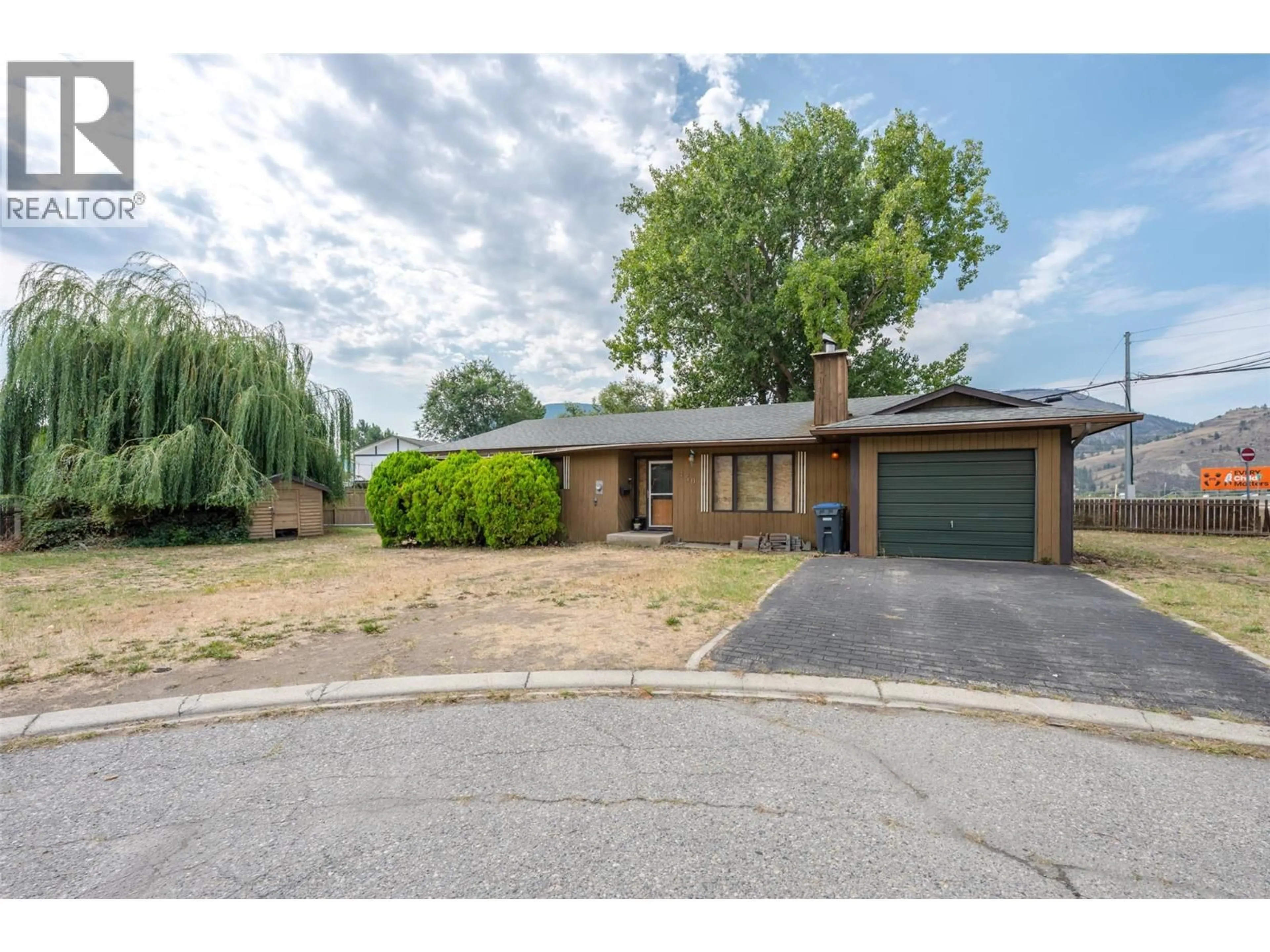 A pic from outside/outdoor area/front of a property/back of a property/a pic from drone, street for 450 GREEN AVENUE, Penticton British Columbia V2A3T5