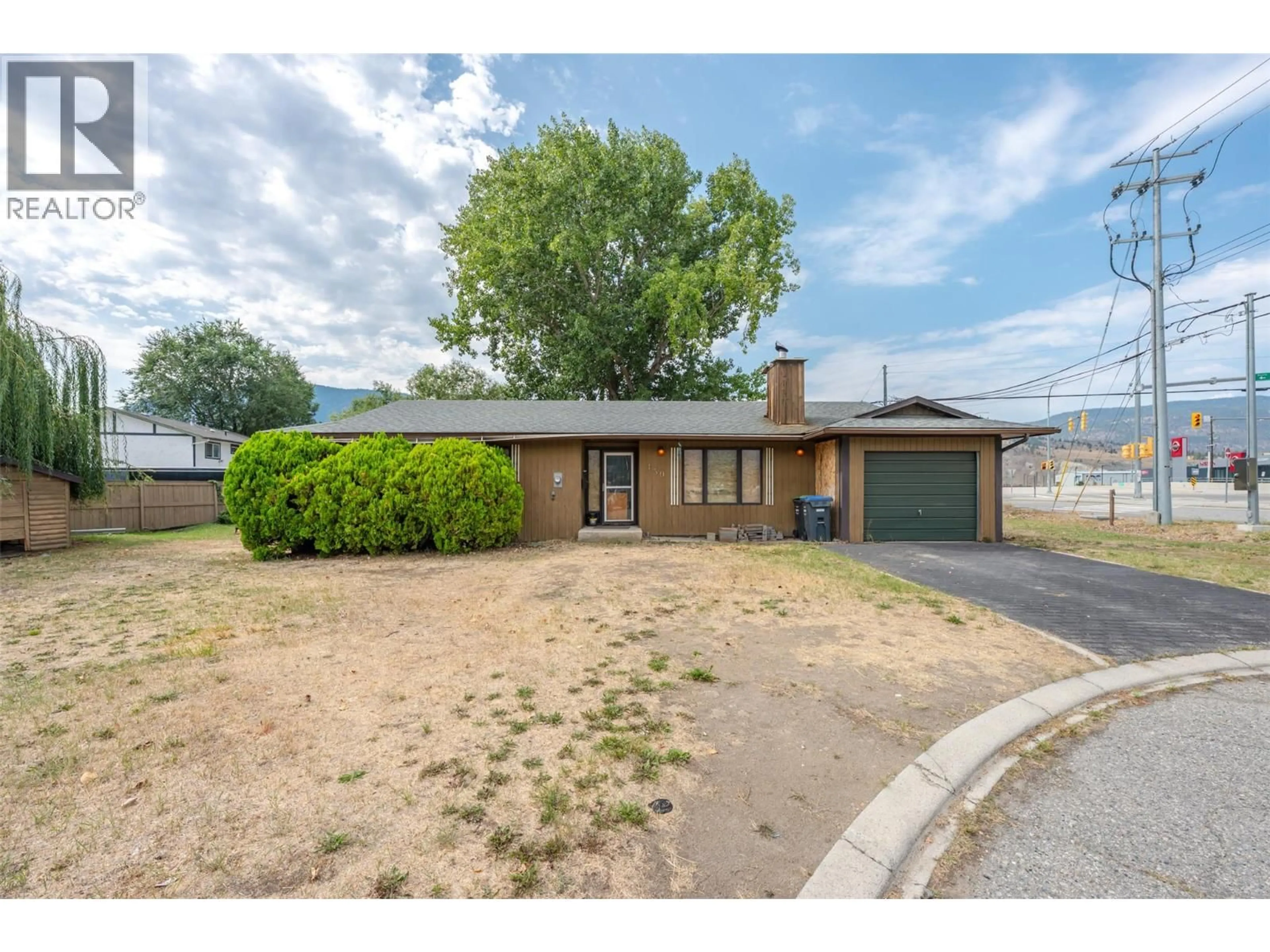 A pic from outside/outdoor area/front of a property/back of a property/a pic from drone, street for 450 GREEN AVENUE, Penticton British Columbia V2A3T5