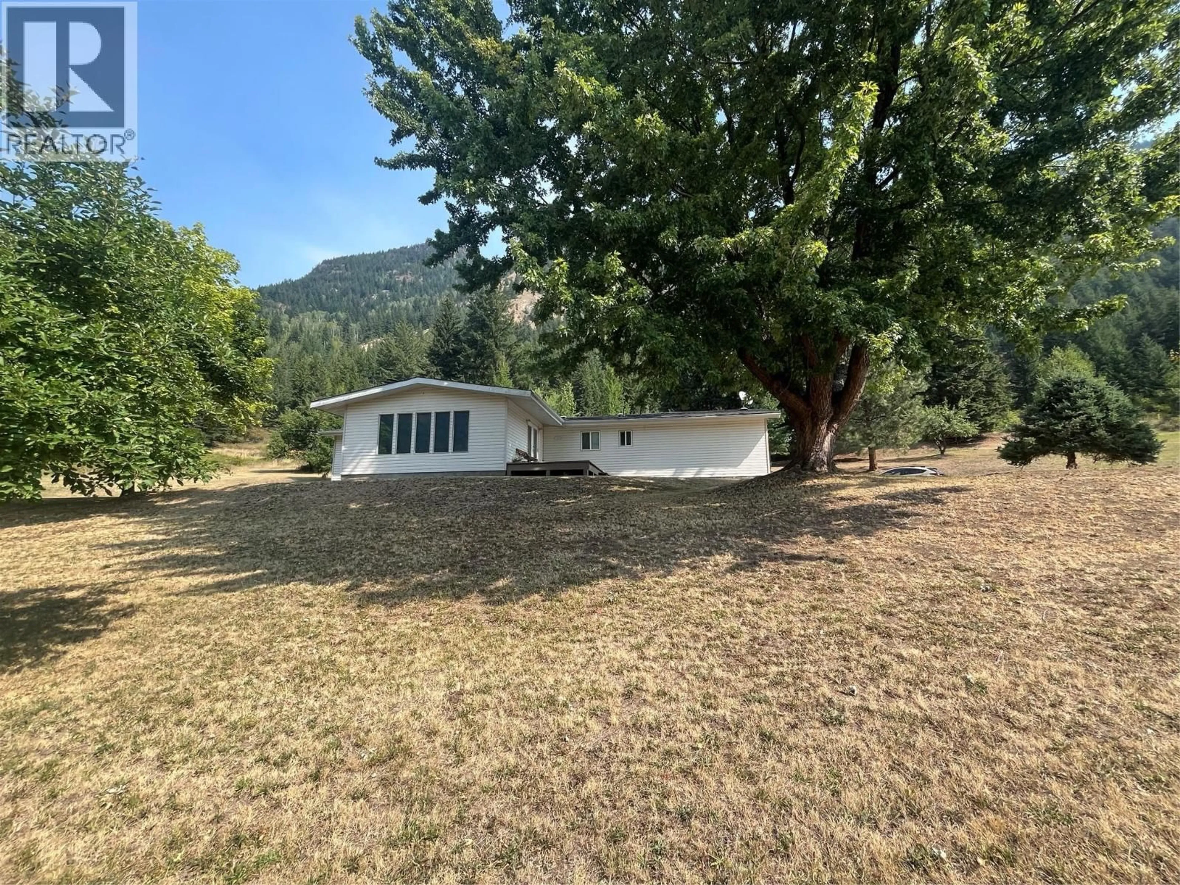 A pic from outside/outdoor area/front of a property/back of a property/a pic from drone, mountain view for 372 AGATE BAY ROAD, Barriere British Columbia V0E2E0