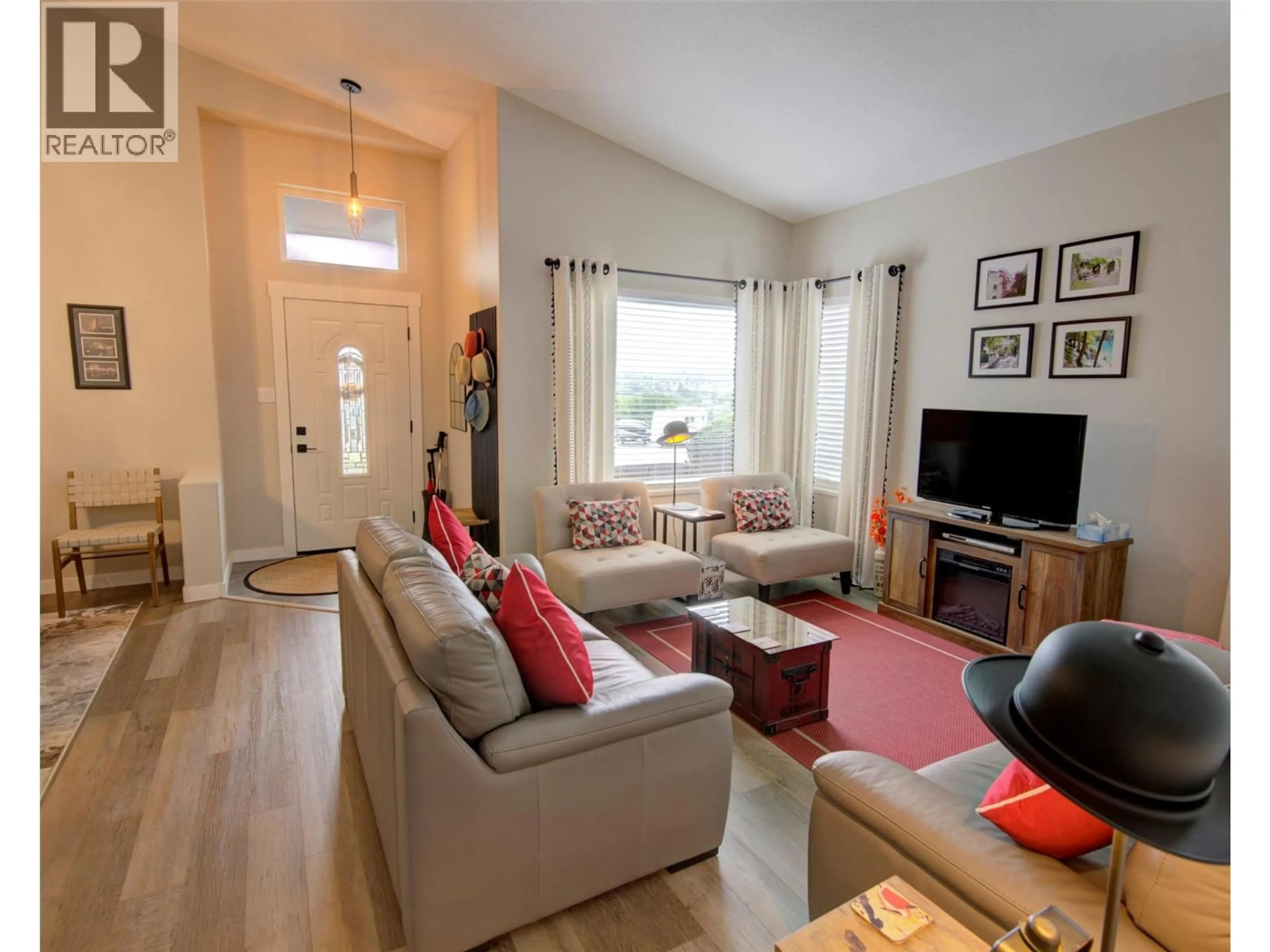 Living room with furniture, unknown for 55 - 124 SARSONS ROAD, Vernon British Columbia V1B2T9