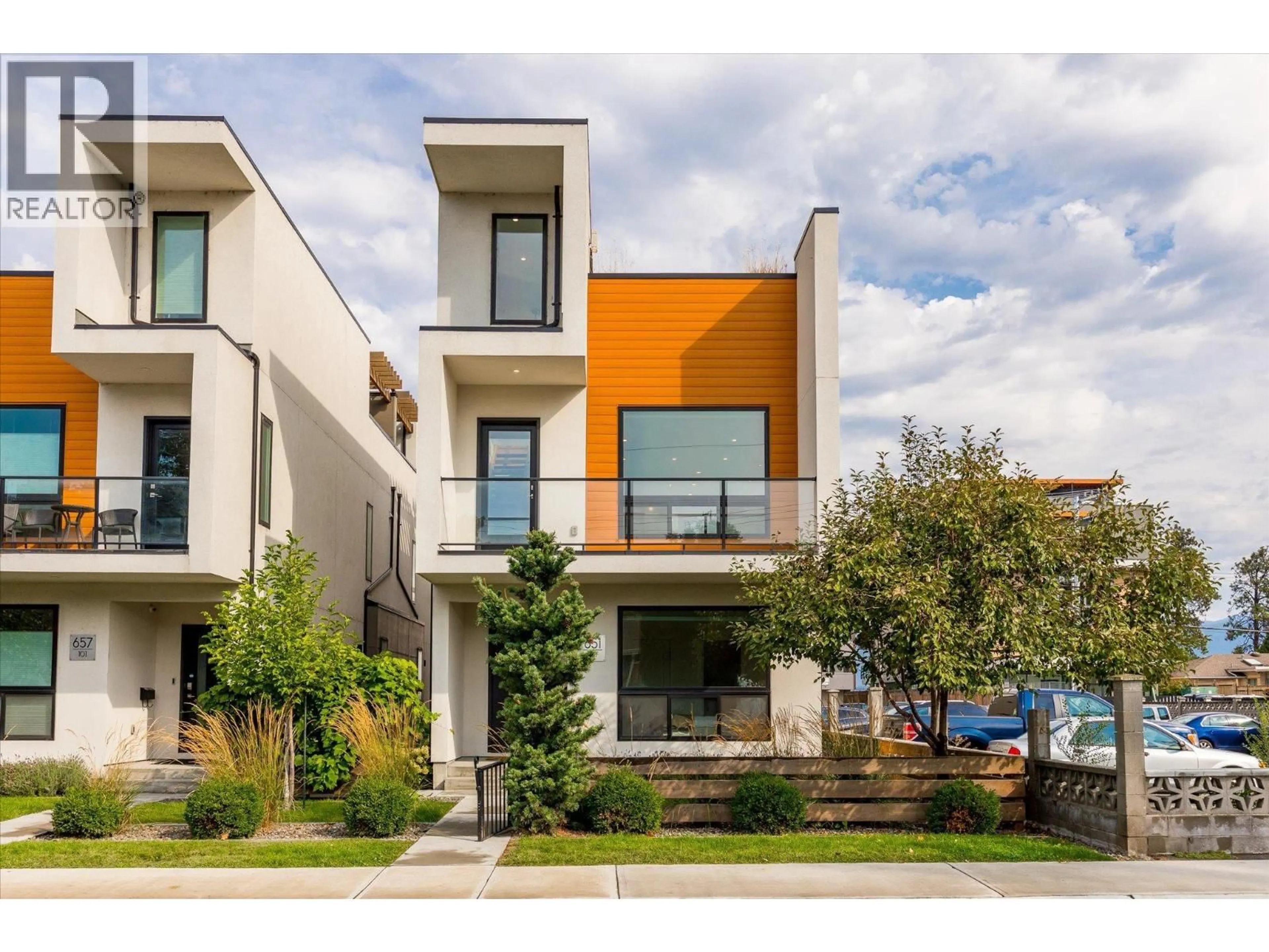 Home with vinyl exterior material, street for 101 - 651 CHURCHILL AVENUE, Penticton British Columbia V2A1E2