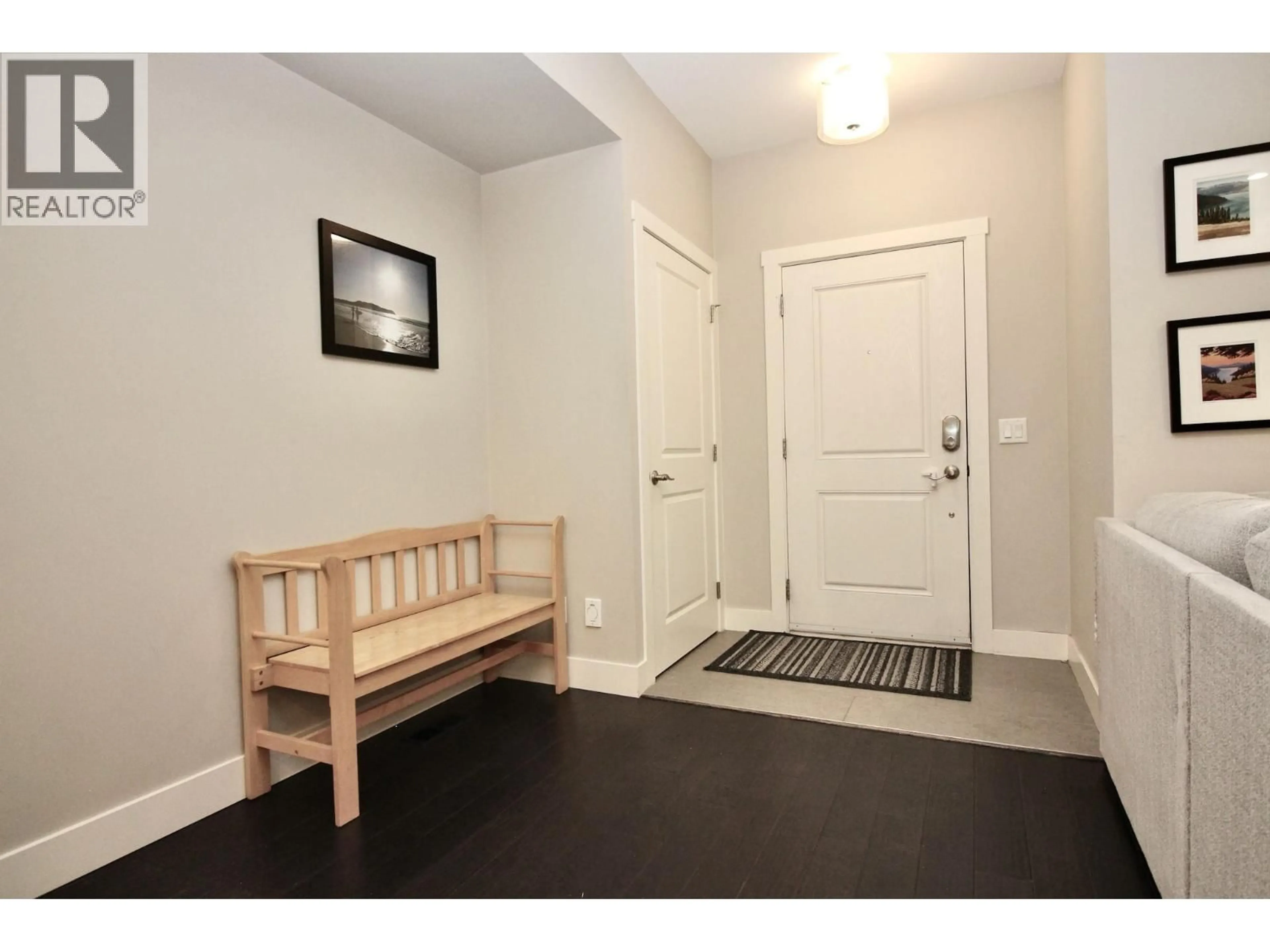 Indoor entryway for 6 - 600 BOYNTON PLACE, Kelowna British Columbia V1V3B8