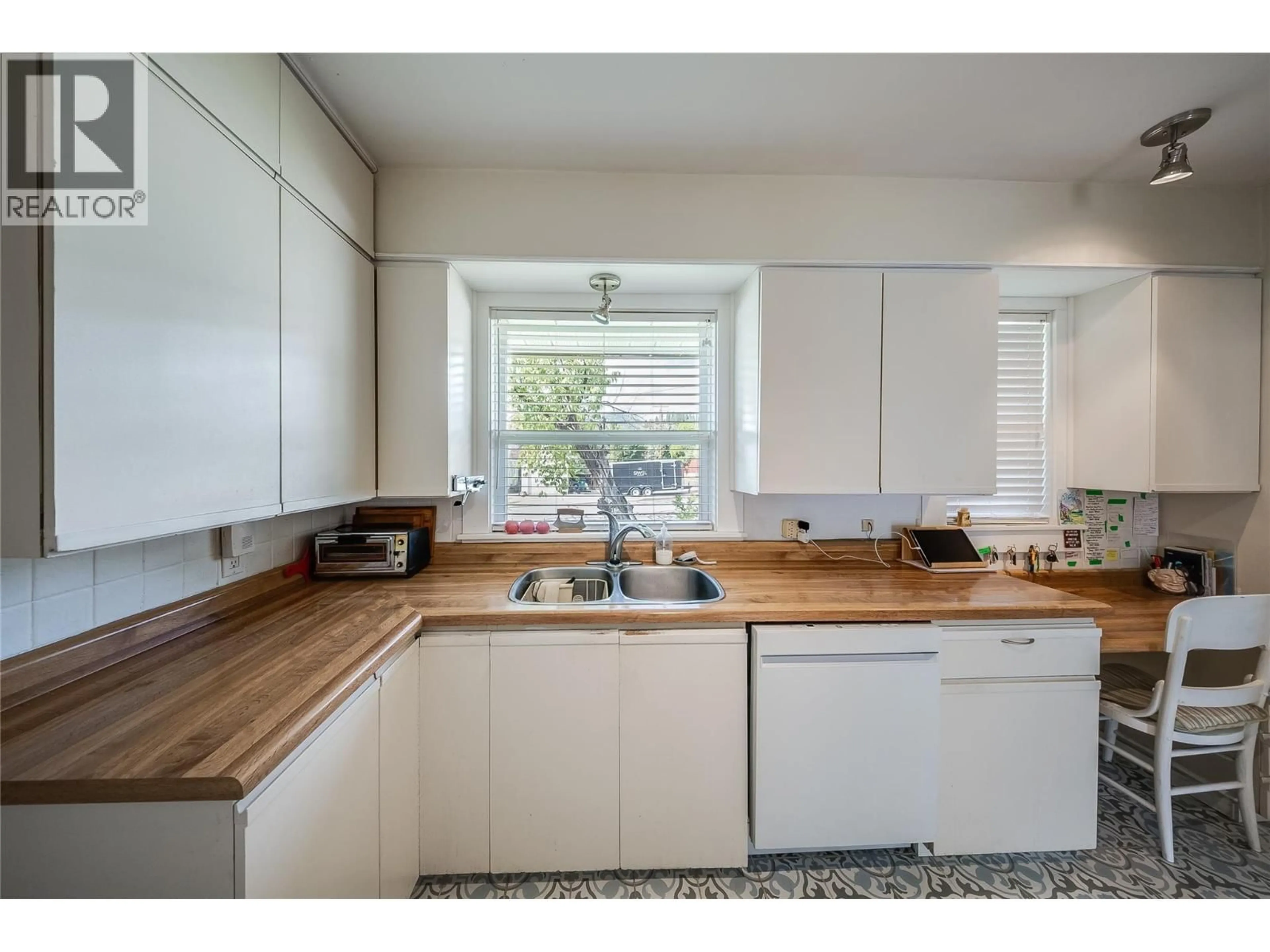 Standard kitchen, unknown for 204 DIANA CRESCENT, Trail British Columbia V1R1A3