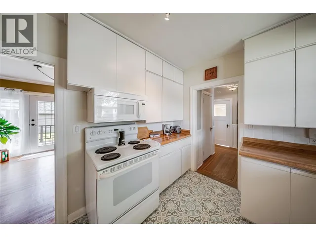 204 DIANA CRESCENT, Trail 5