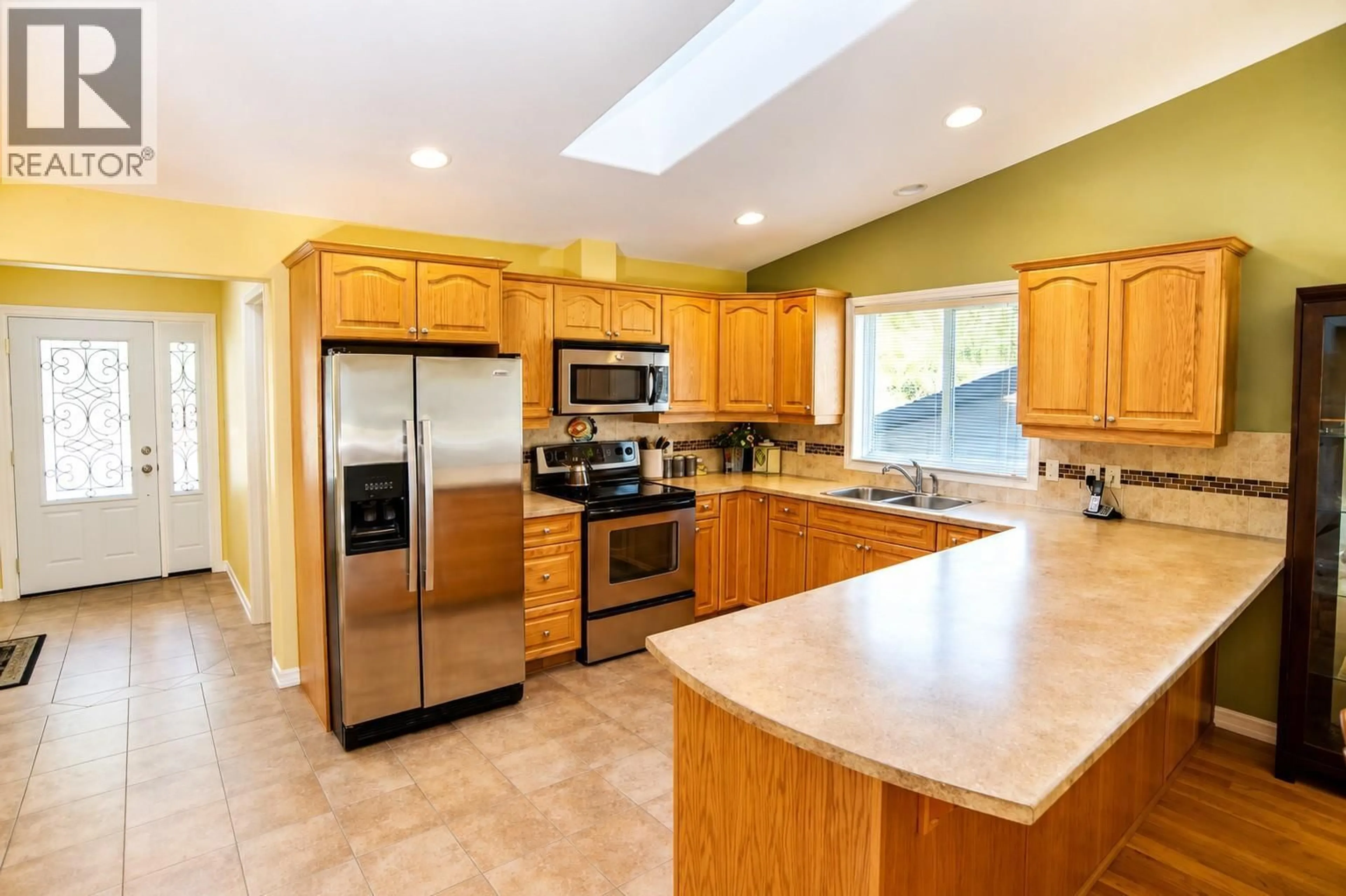 Open concept kitchen, ceramic/tile floor for 8128 BIRCHWOOD DRIVE, Trail British Columbia V1R4Y3