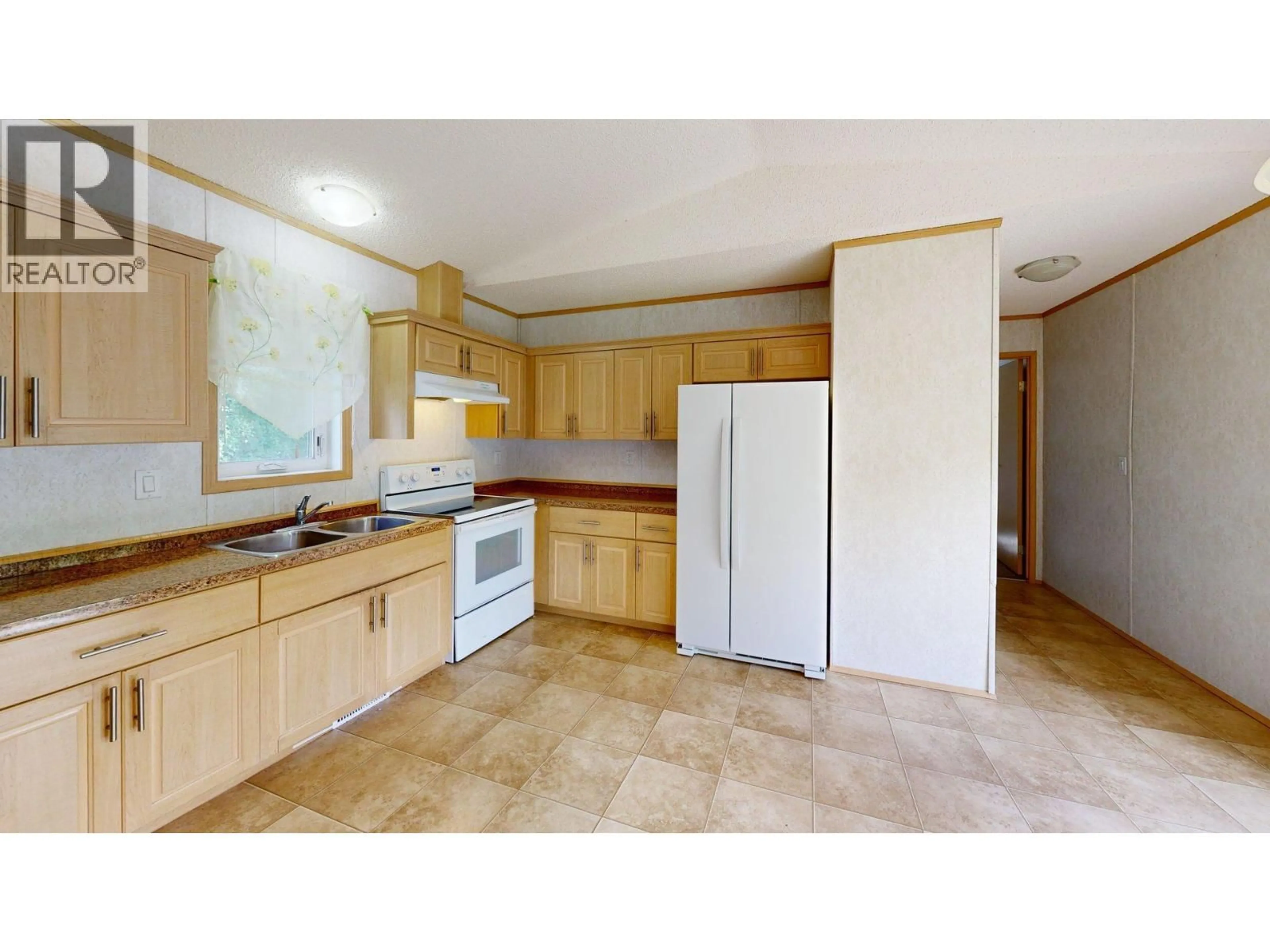 Standard kitchen, unknown for 1245 HORSE CREEK ROAD SOUTH, Golden British Columbia V0A1H0