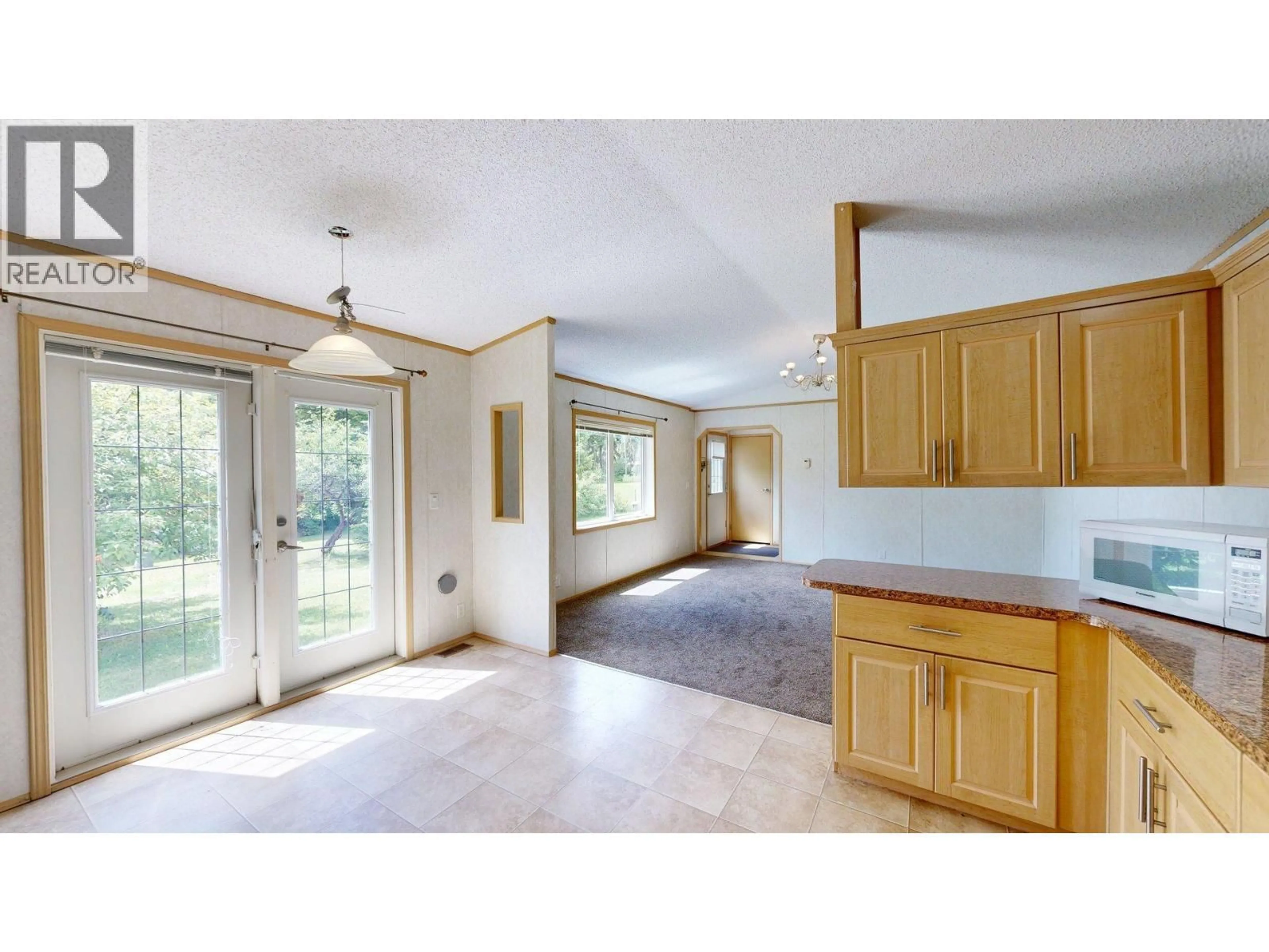 Open concept kitchen, unknown for 1245 HORSE CREEK ROAD SOUTH, Golden British Columbia V0A1H0