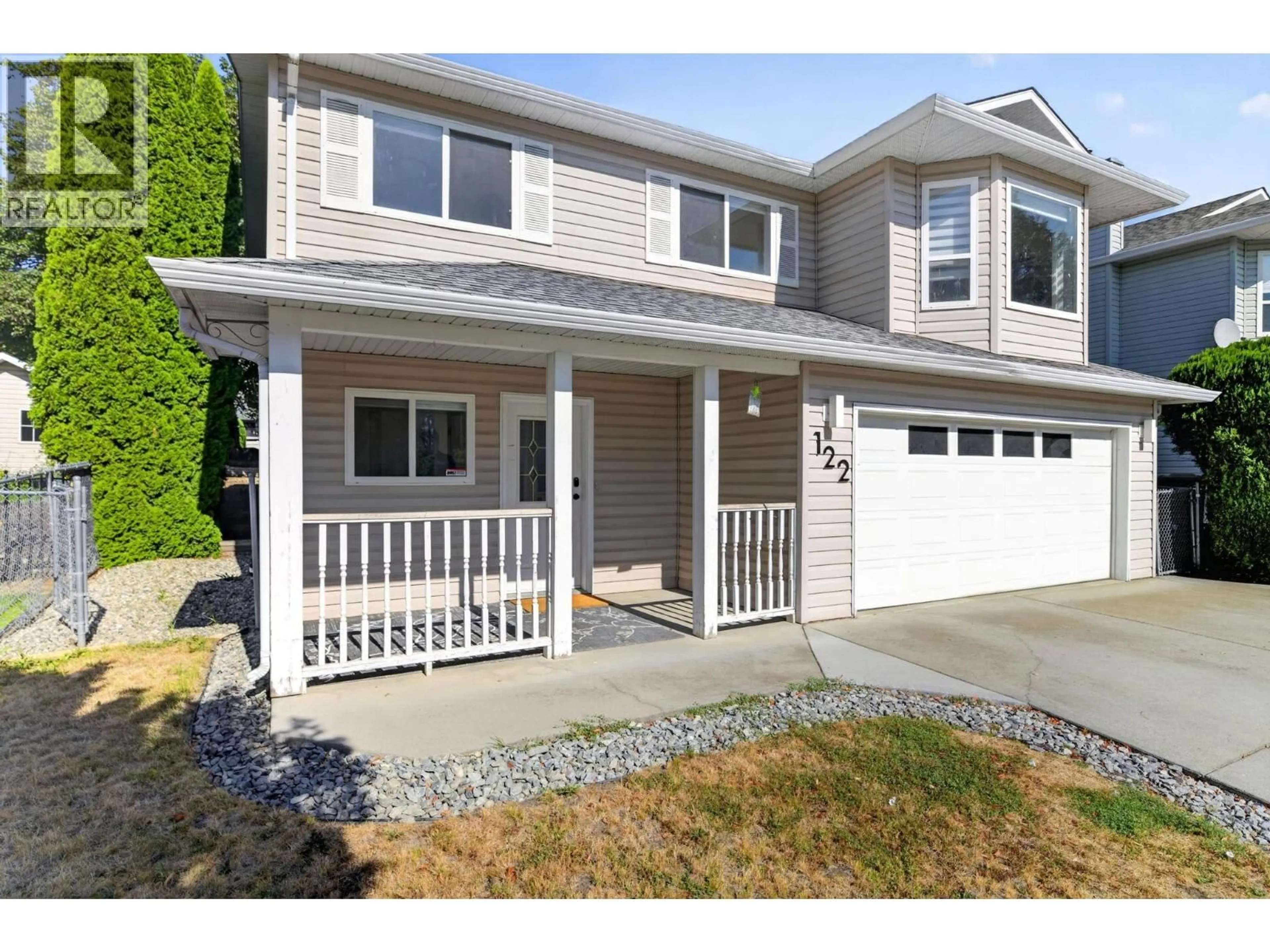 Home with vinyl exterior material, street for 122 WYNDHAM CRESCENT, Kelowna British Columbia V1V1Z2