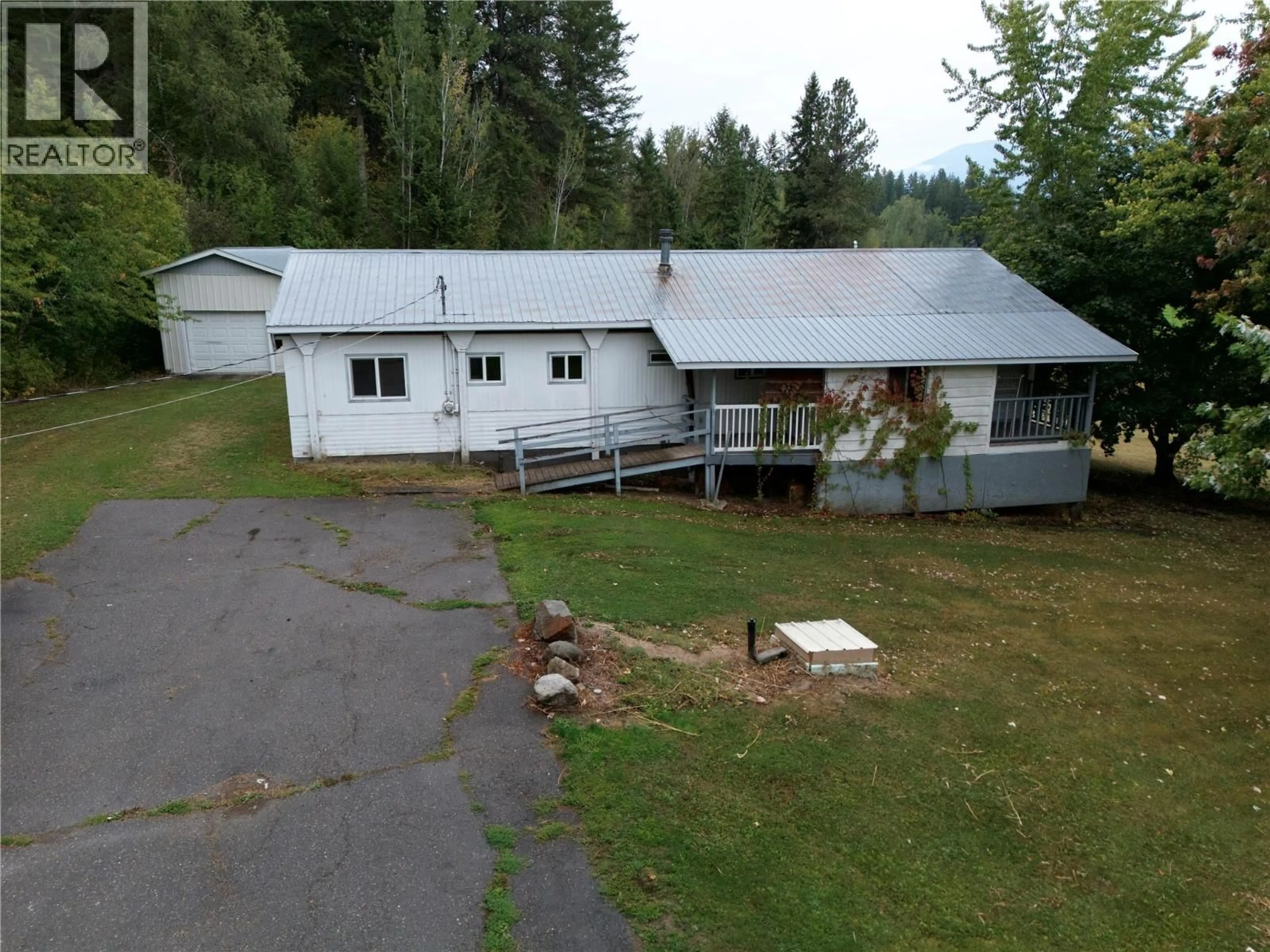 A pic from outside/outdoor area/front of a property/back of a property/a pic from drone, unknown for 1-2780 ROCKY POINT ROAD, Creston British Columbia V0B1G8