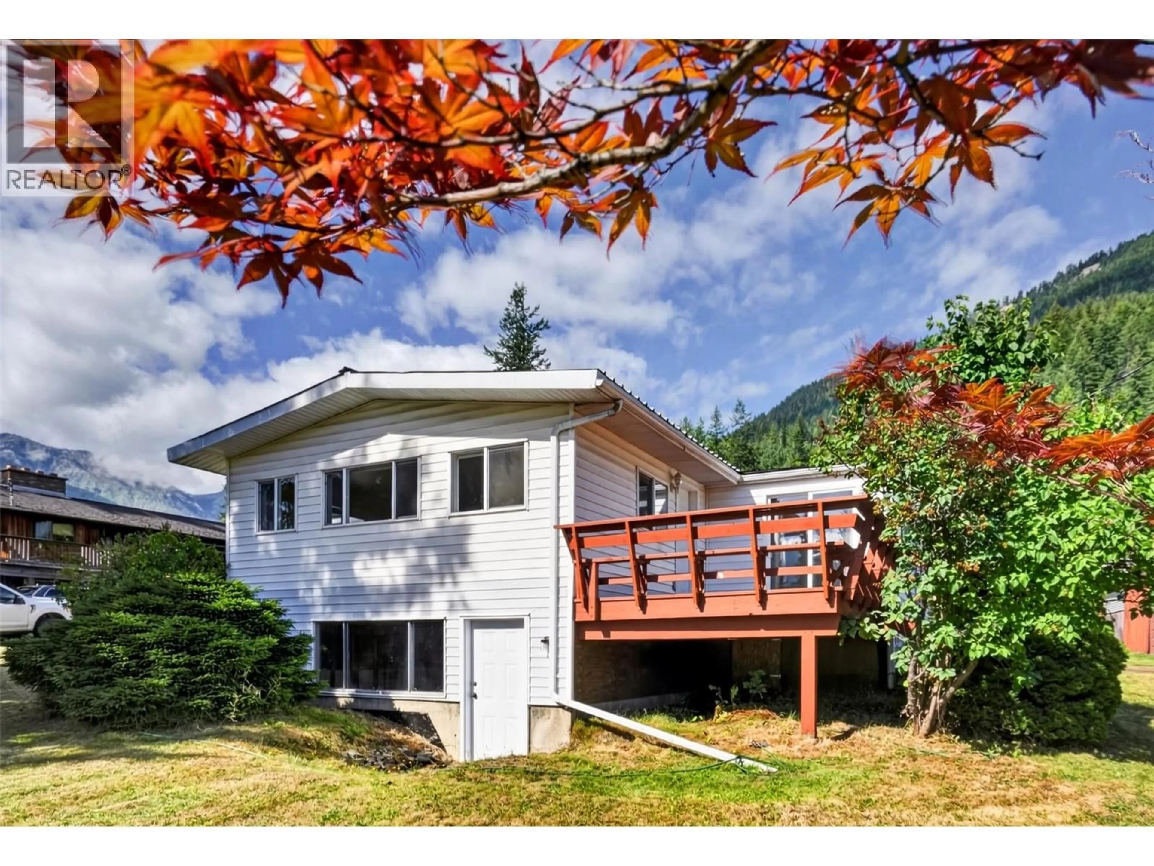 Home with vinyl exterior material, water/lake/river/ocean view for 149 8TH STREET, Kaslo British Columbia V0G1M0