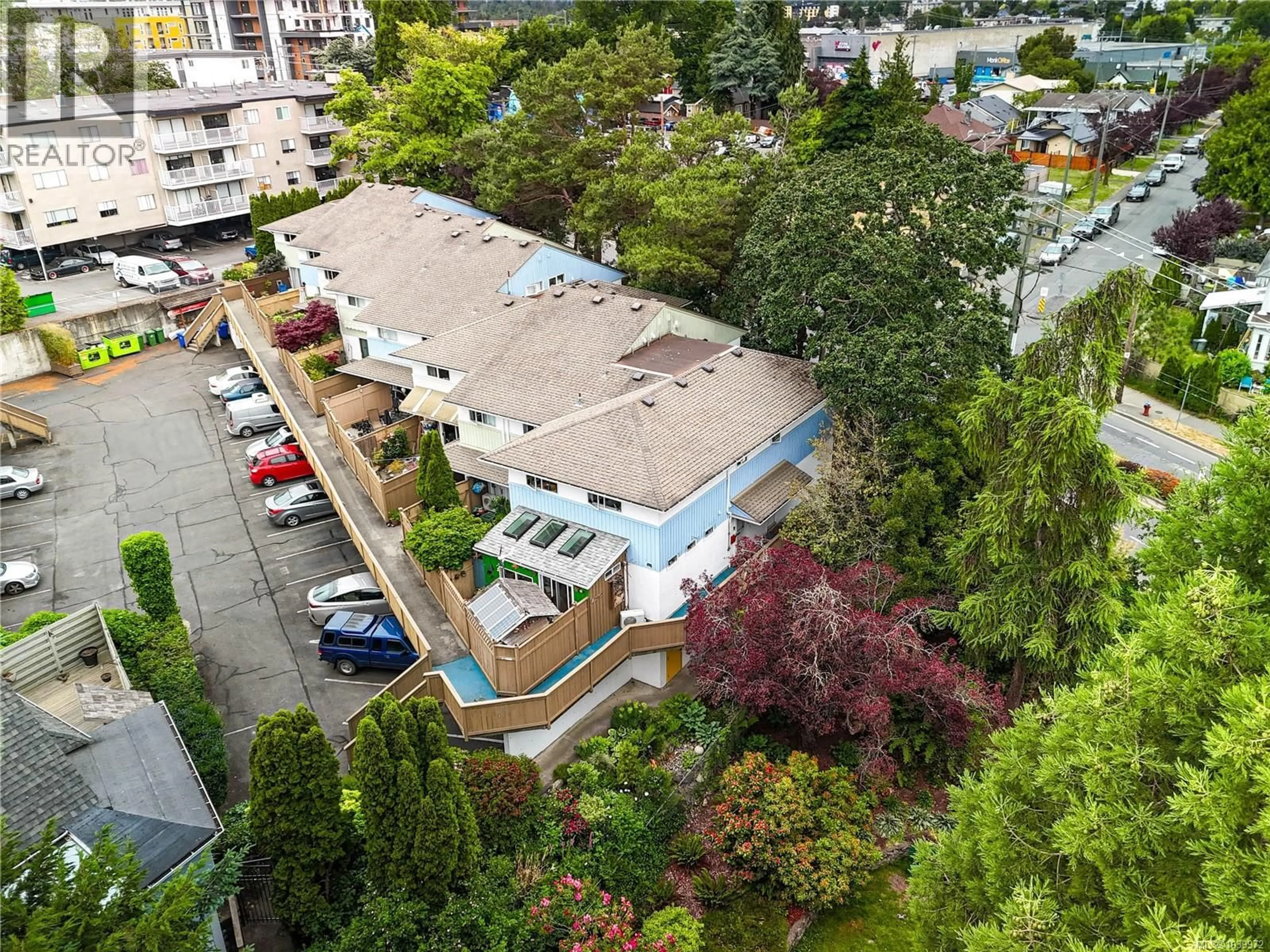 A pic from outside/outdoor area/front of a property/back of a property/a pic from drone, city buildings view from balcony for 101 - 724 SEA TERRACE, Victoria British Columbia V9A3R6