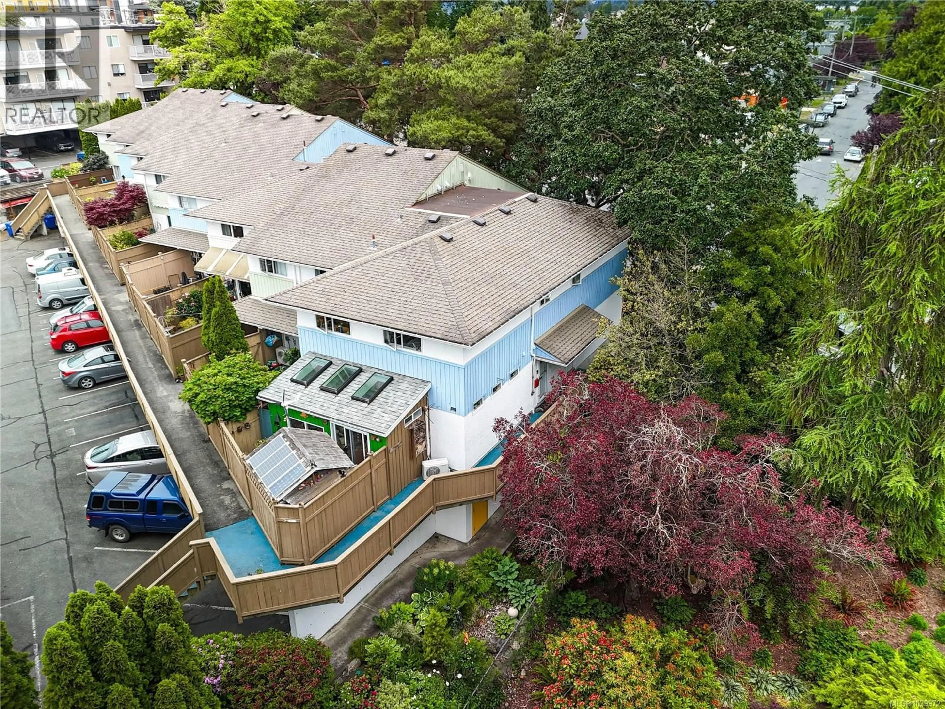 A pic from outside/outdoor area/front of a property/back of a property/a pic from drone, city buildings view from balcony for 101 - 724 SEA TERRACE, Victoria British Columbia V9A3R6