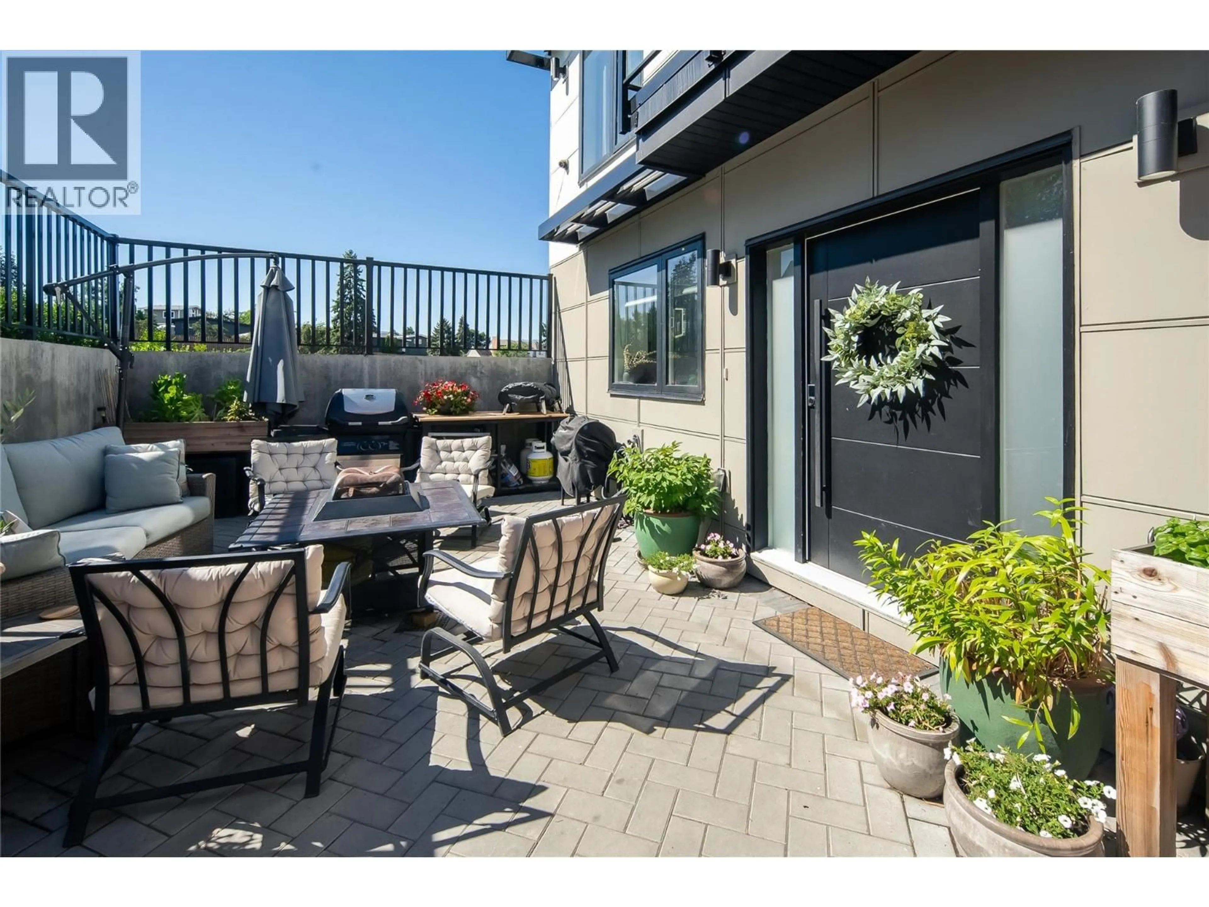 Patio, street for 1524 LAKEVIEW STREET, Kelowna British Columbia V1Y6R5