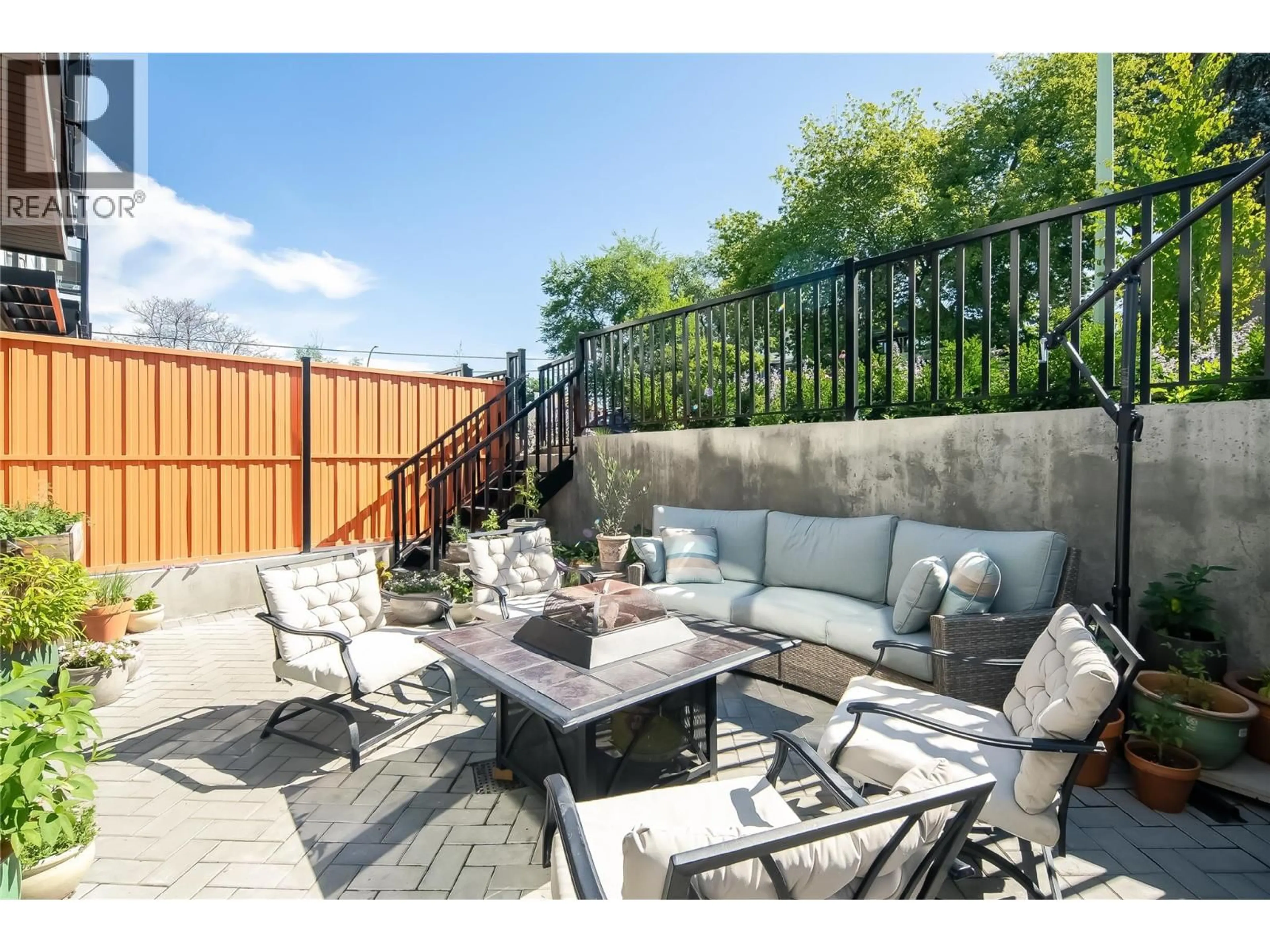 Patio, street for 1524 LAKEVIEW STREET, Kelowna British Columbia V1Y6R5