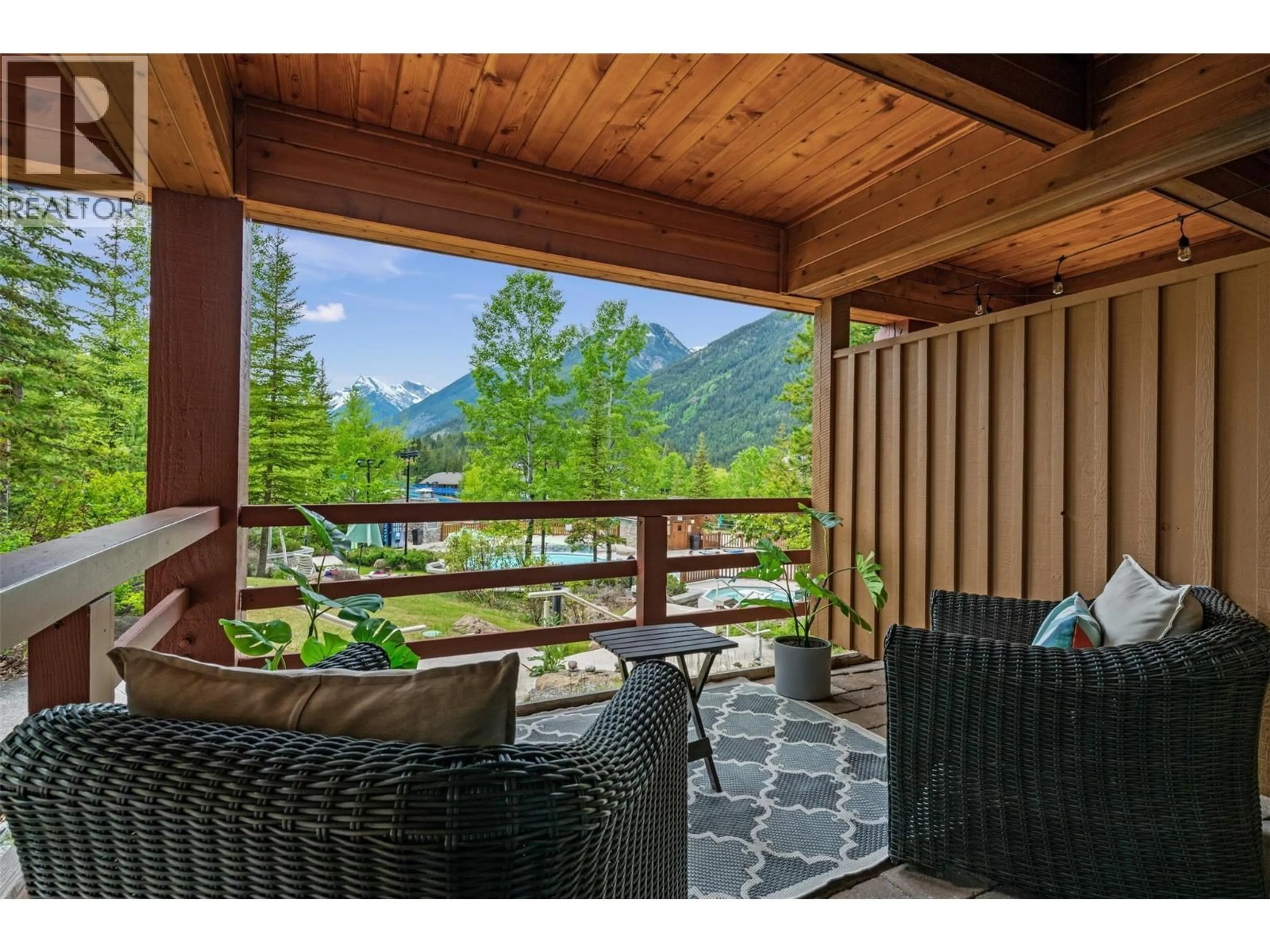 Patio, water/lake/river/ocean view for 113 - 2080 SUMMIT DRIVE, Panorama British Columbia V0A1T0